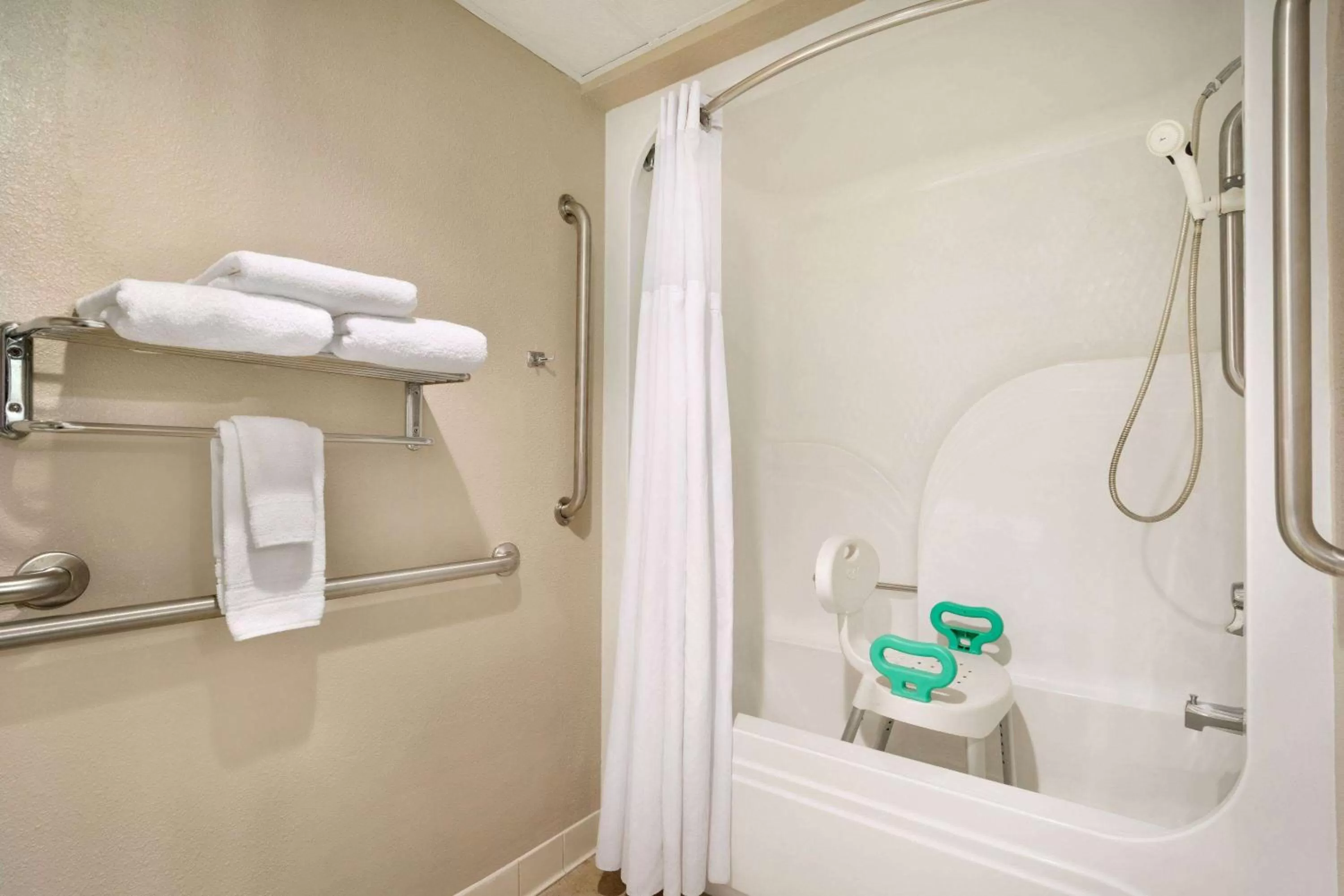 Bathroom in Super 8 by Wyndham Chambersburg I-81