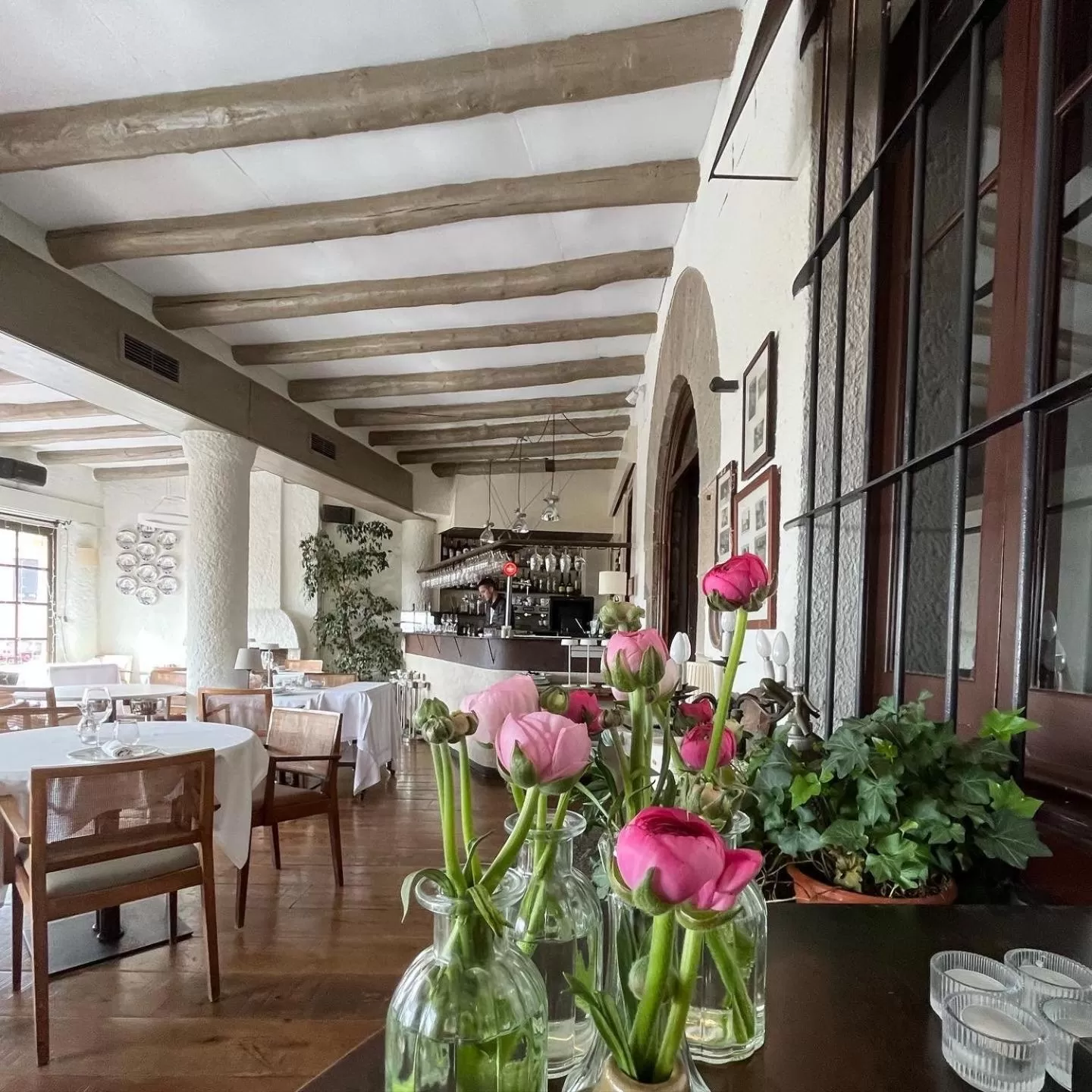 Restaurant/places to eat in Hostal de la Plaça - Hotel Boutique