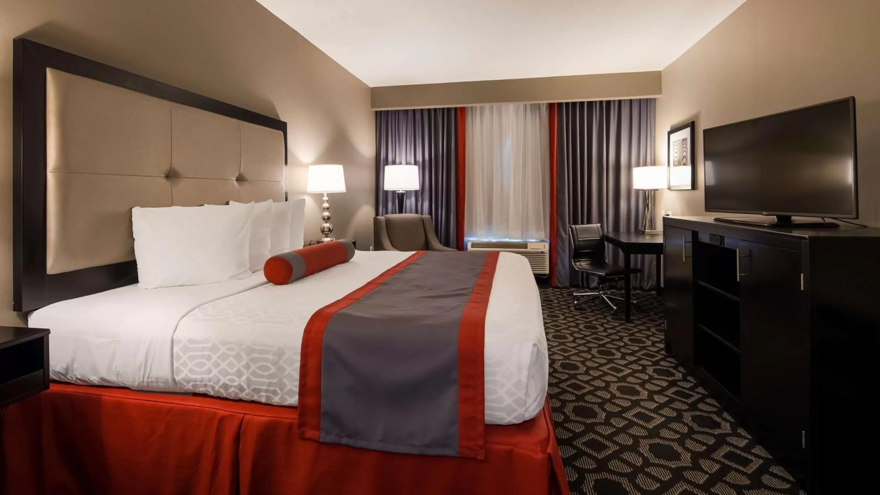 King Room with Roll-In Shower - Disability Access in Best Western Plus Laredo Inn & Suites