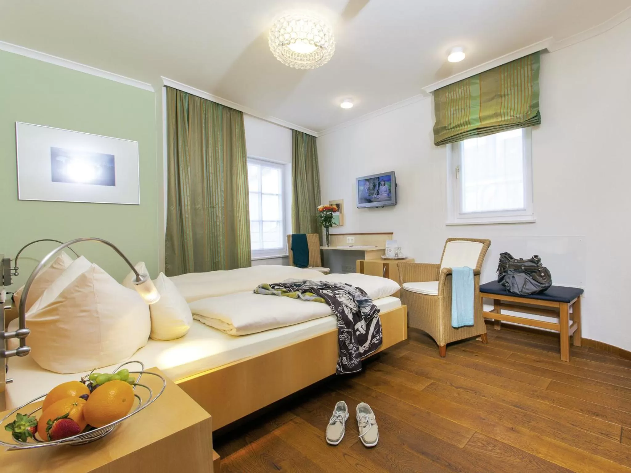 Photo of the whole room, Bed in Hotel Münchner Hof und Blauer Turm