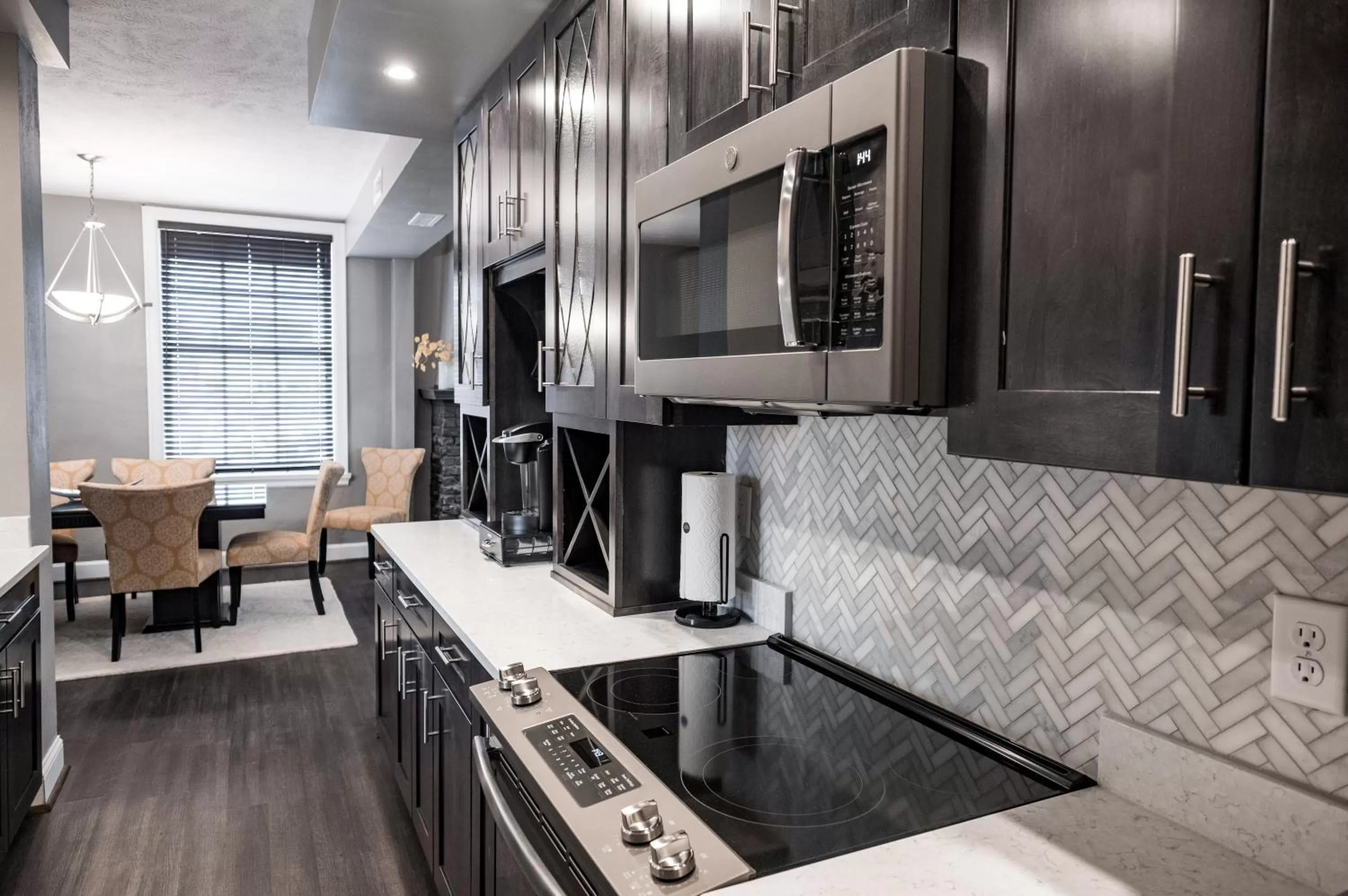 Kitchen or kitchenette in Magnolia Hotel Omaha