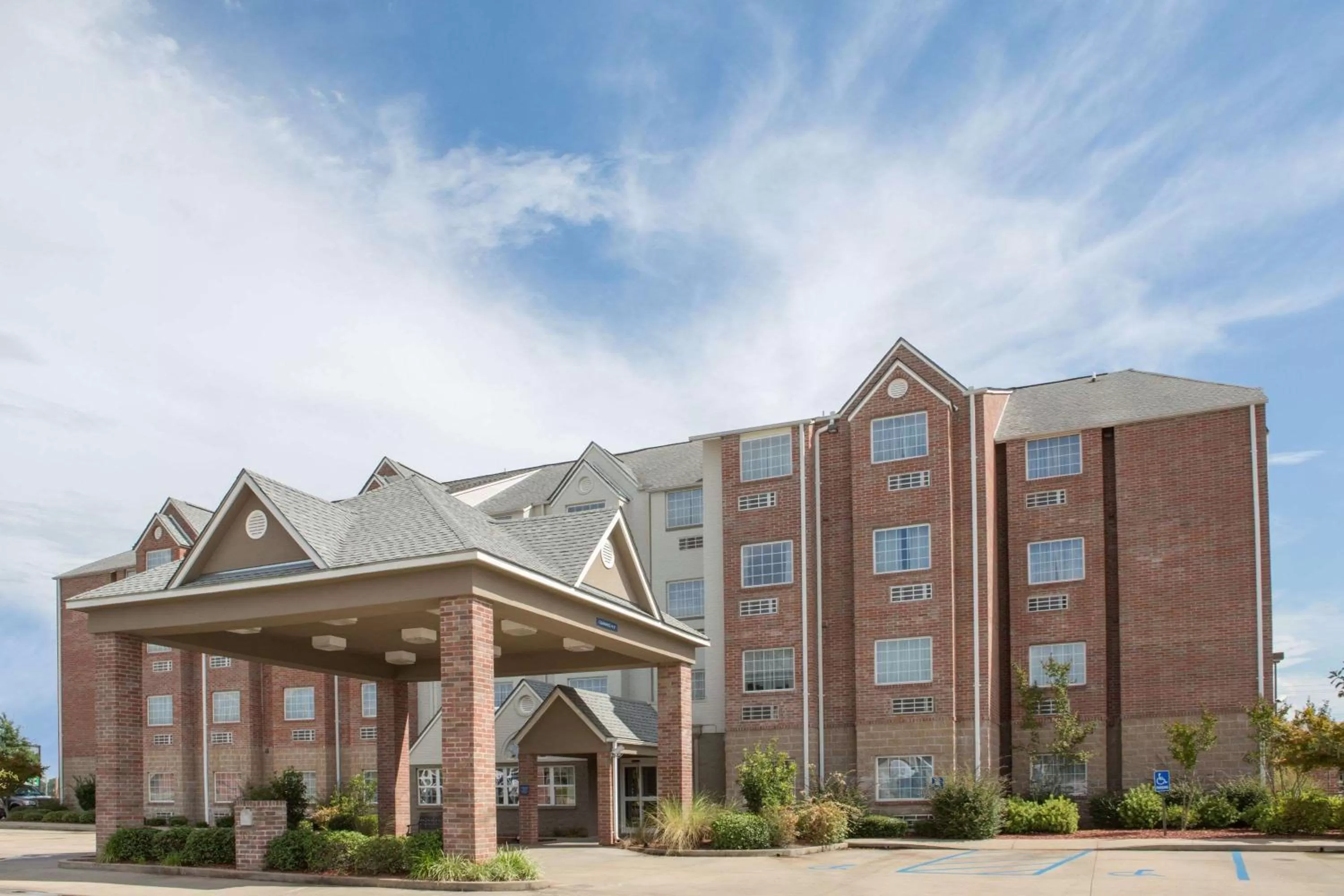 Property building in Microtel Inn & Suites by Wyndham Hattiesburg