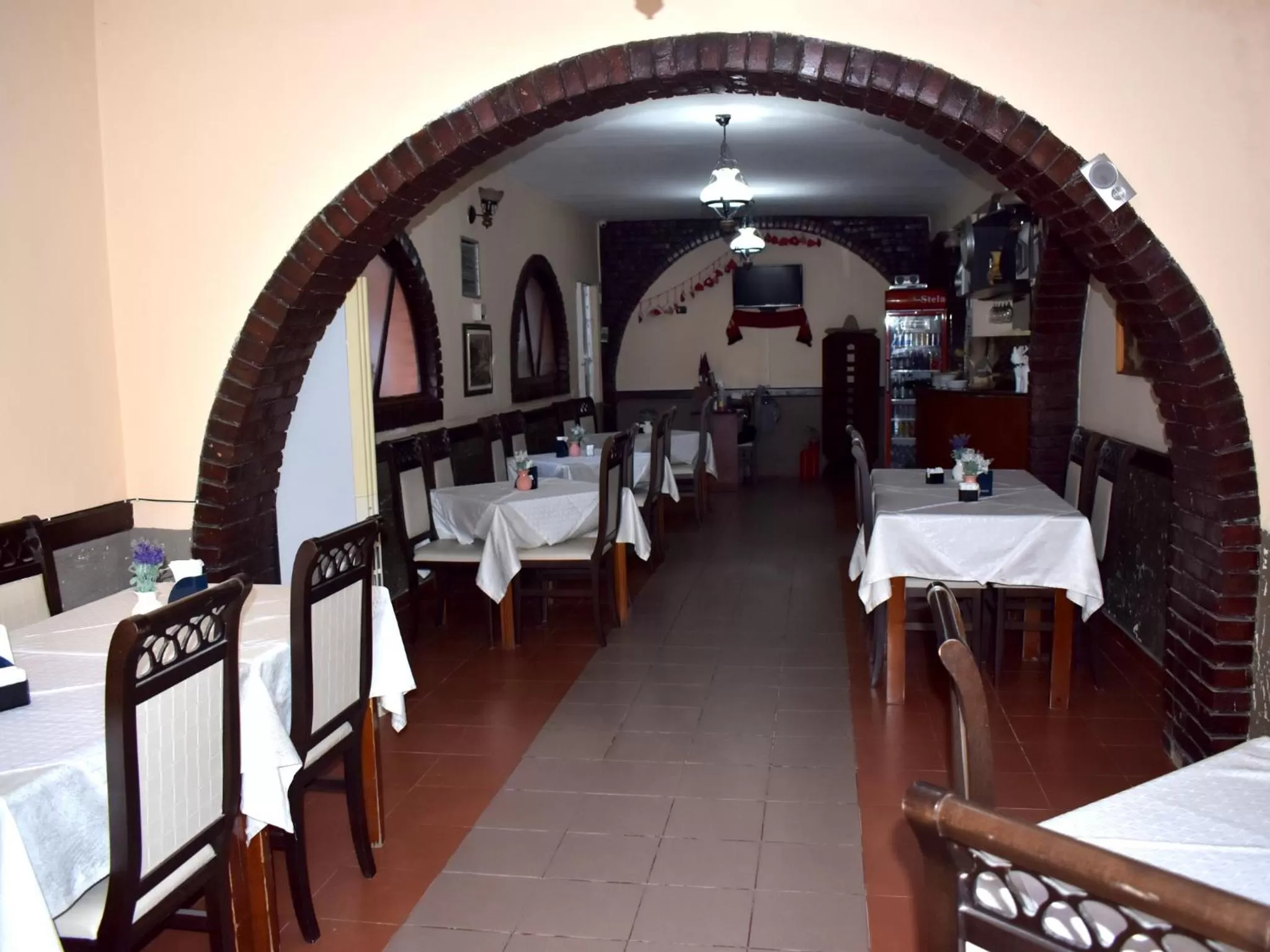 Restaurant/places to eat in Hotel Central