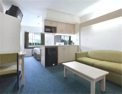 Seating area in Microtel Inn & Suites by Wyndham Statesville