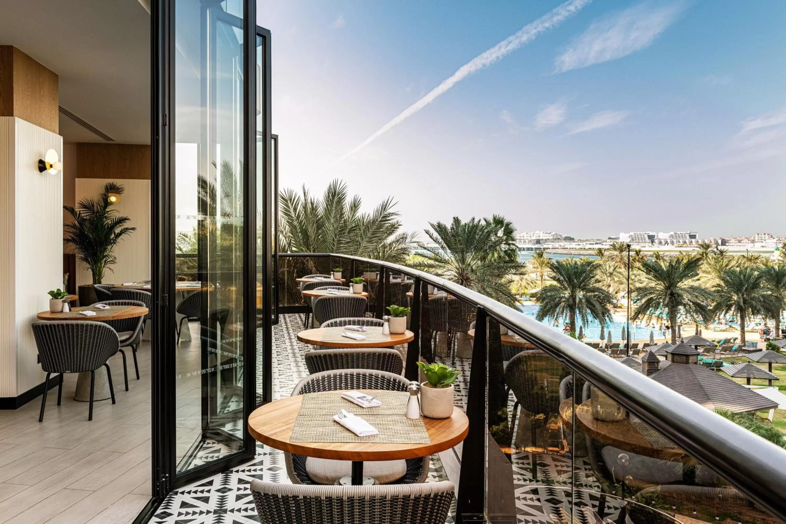 Lounge or bar in Le Royal Meridien Beach Resort & Spa Dubai