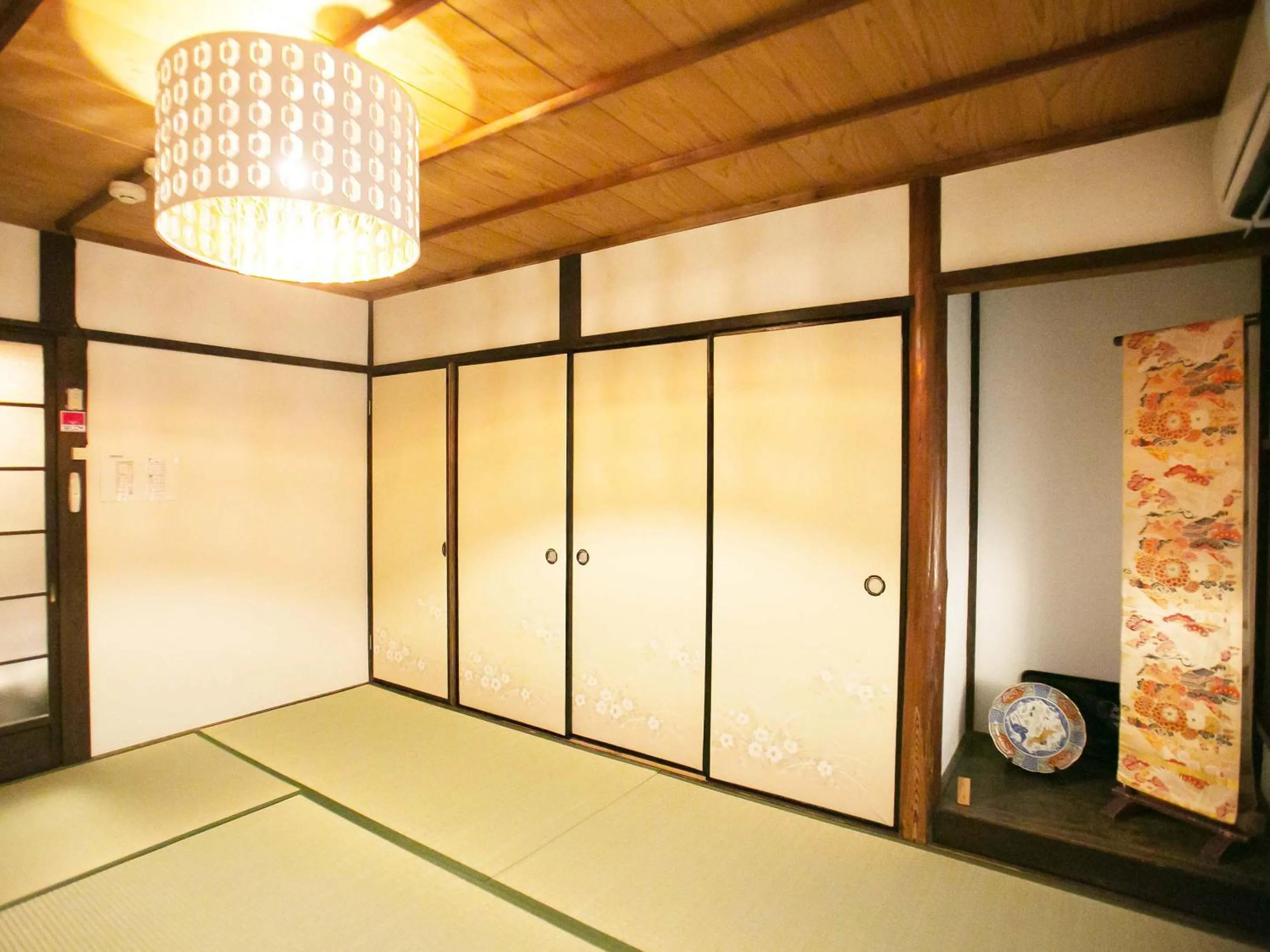 Photo of the whole room in Guesthouse HANA Nishijin