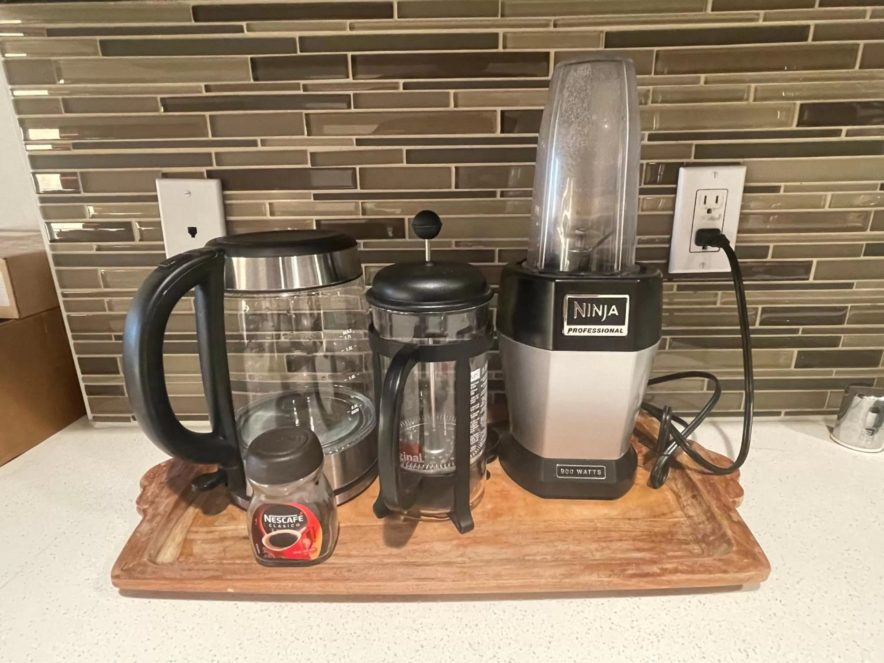 Coffee/tea facilities in Amazing DTLA View 1bd Full Kitchen Free Private Parking.