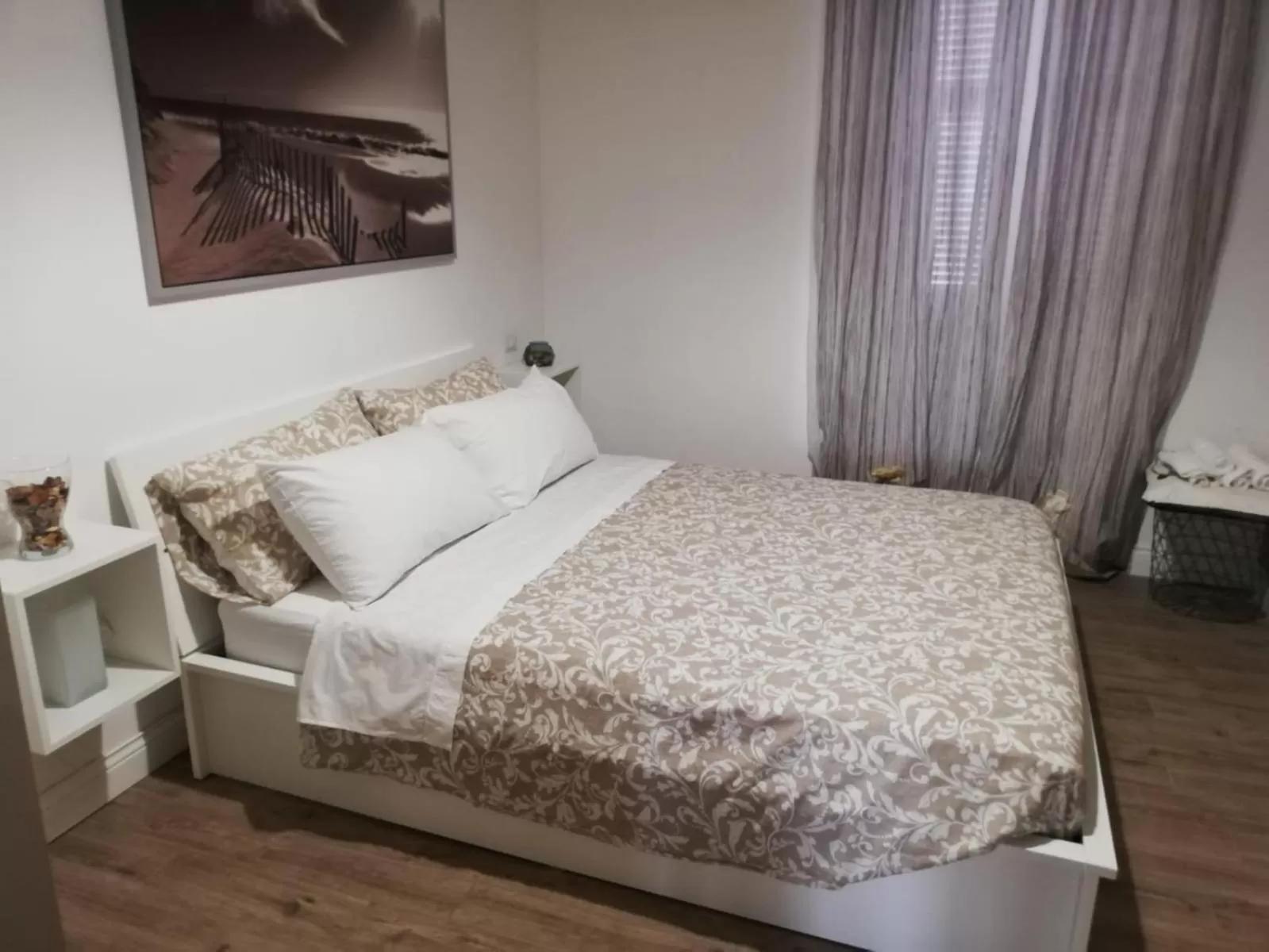 Photo of the whole room, Bed in Domus Alysar