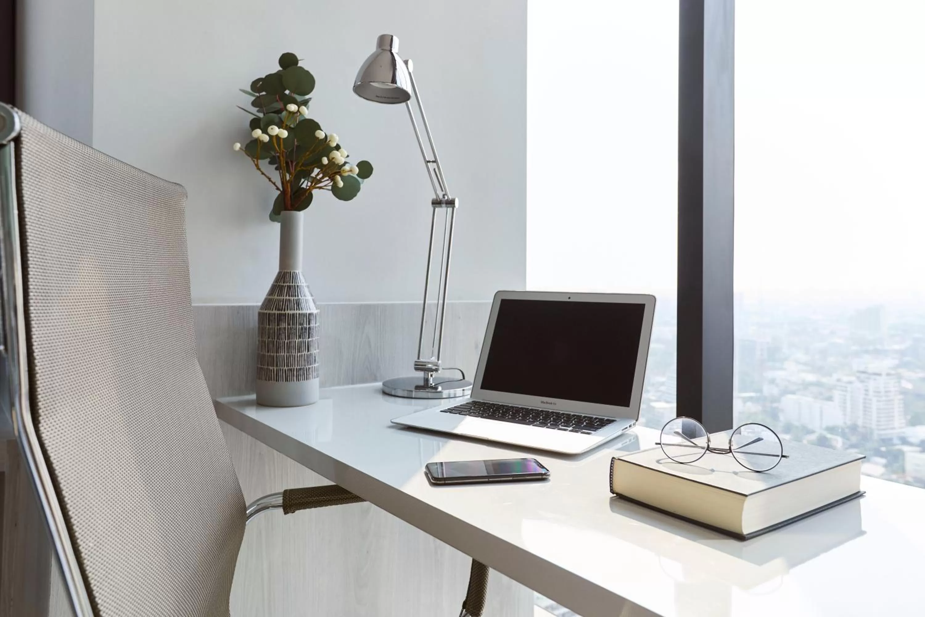 Business facilities in The Quarter Ari by UHG