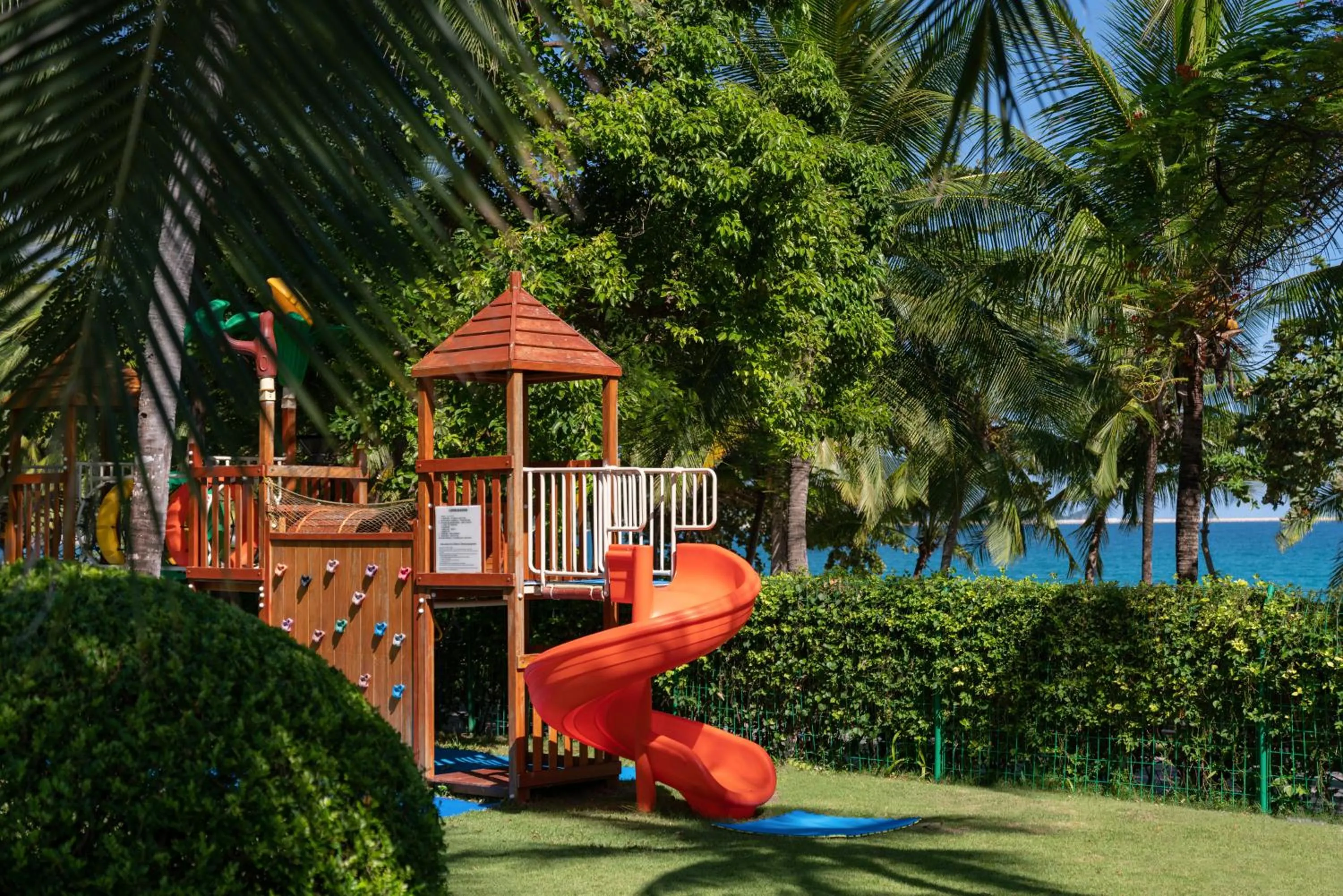 Natural landscape, Children's Play Area in Sunshine Resort Intime Sanya