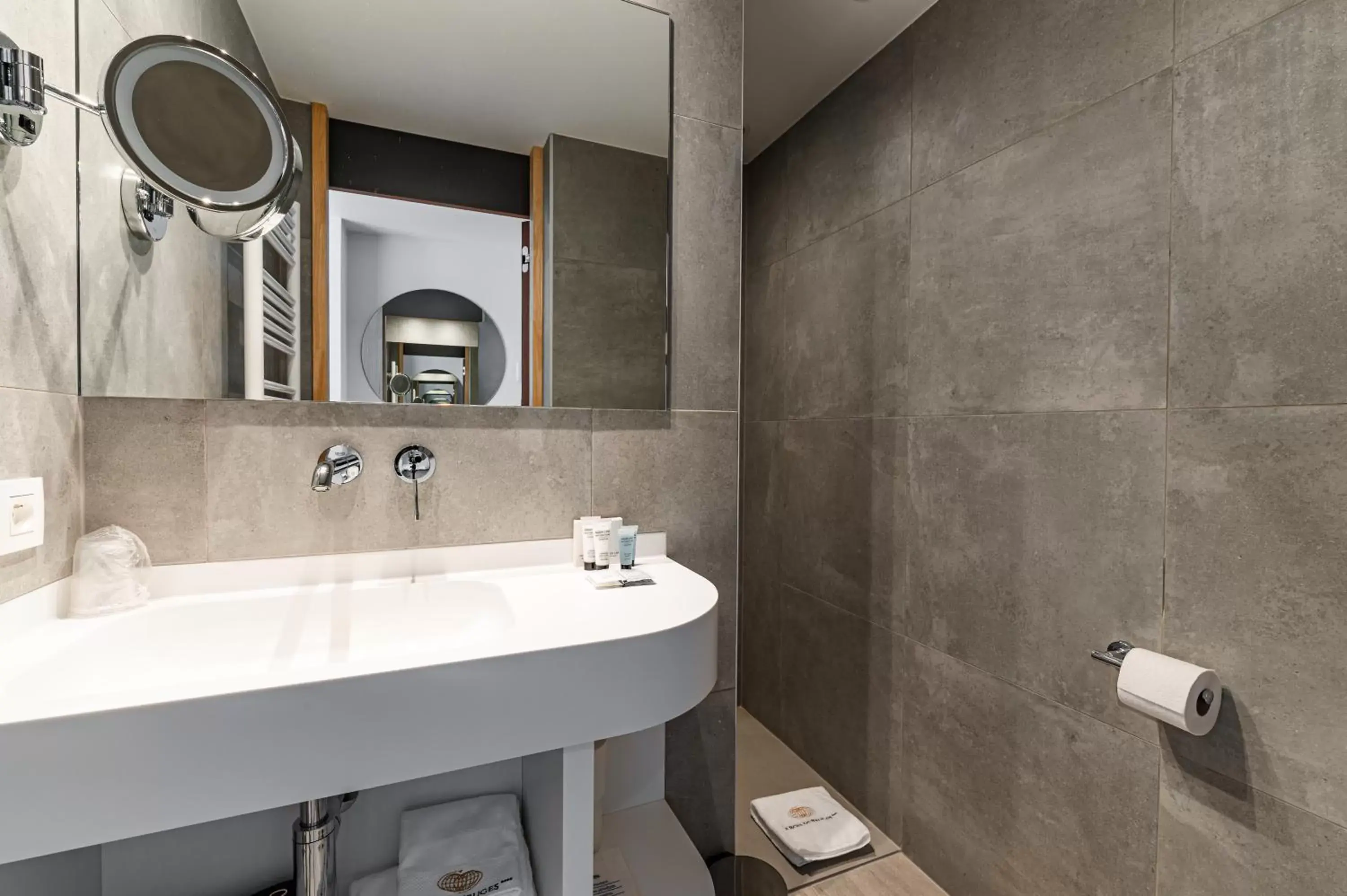 Comfort Twin Room in Hotel Le Bois De Bruges Comfort Twin Room in Hotel Le Bois De Bruges