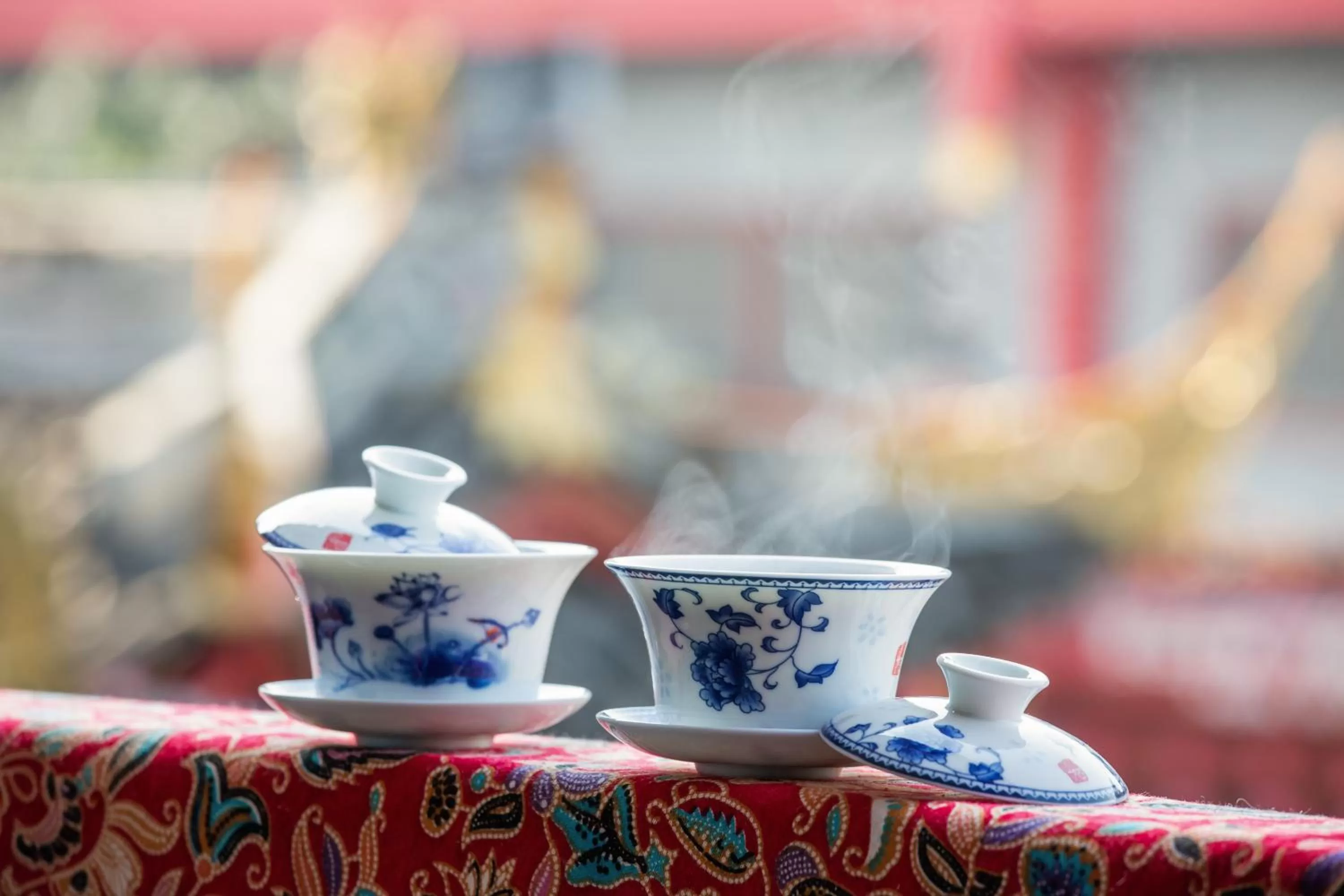 Coffee/tea facilities in Wenjun Courtyard Hotel---3mins walk from Tonghuimen metro station ,next to People`s Park, fluent English service ,travel agency