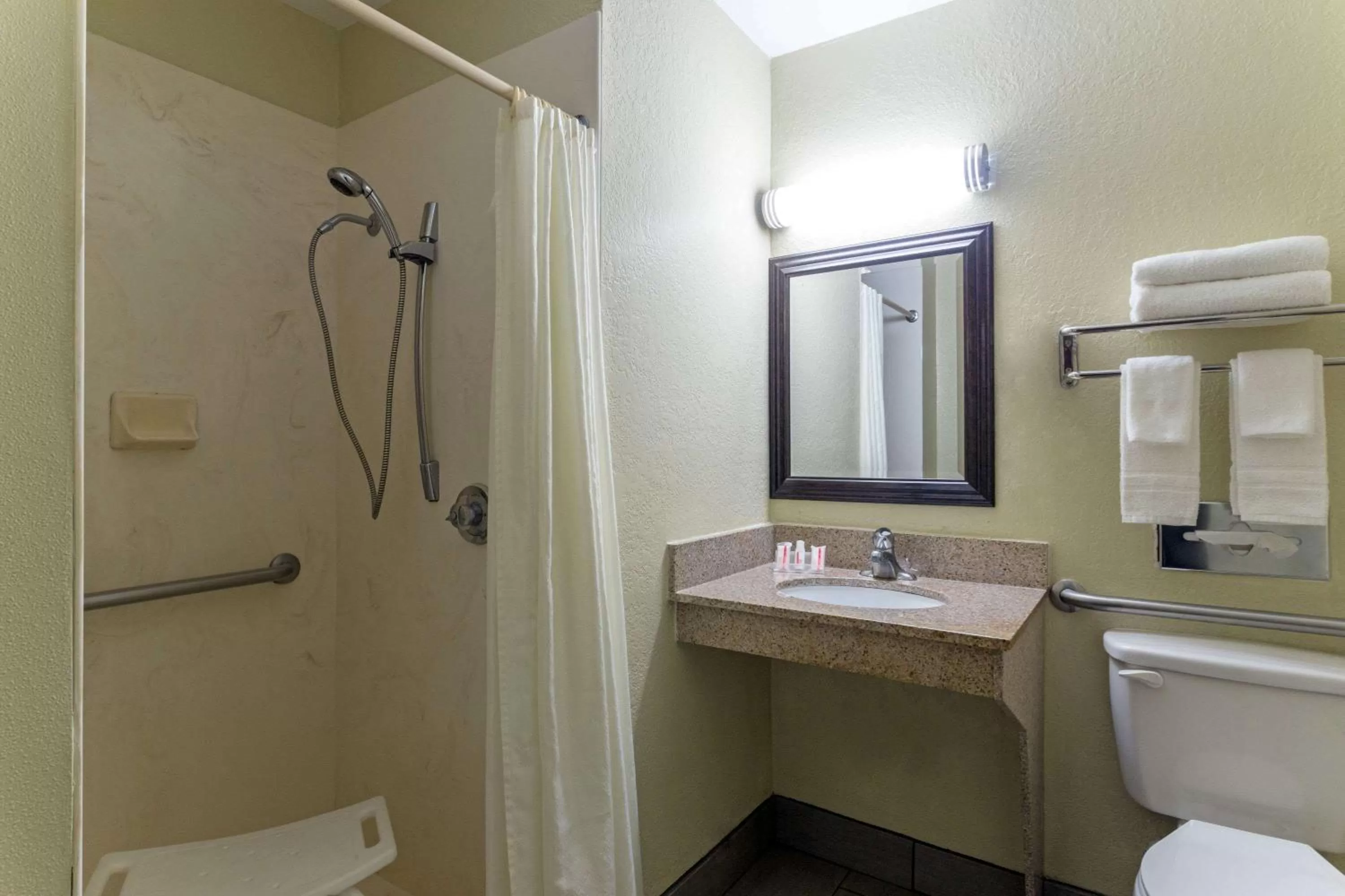 Shower in Super 8 by Wyndham Brunswick/St Simons Island Area