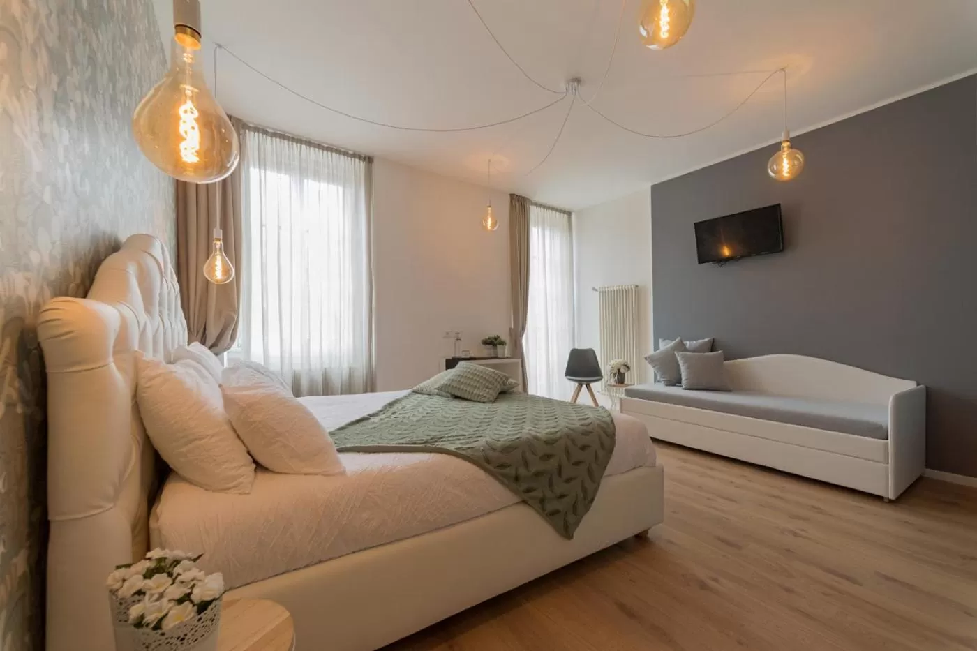 Photo of the whole room, Bed in Lainez Rooms & Suites