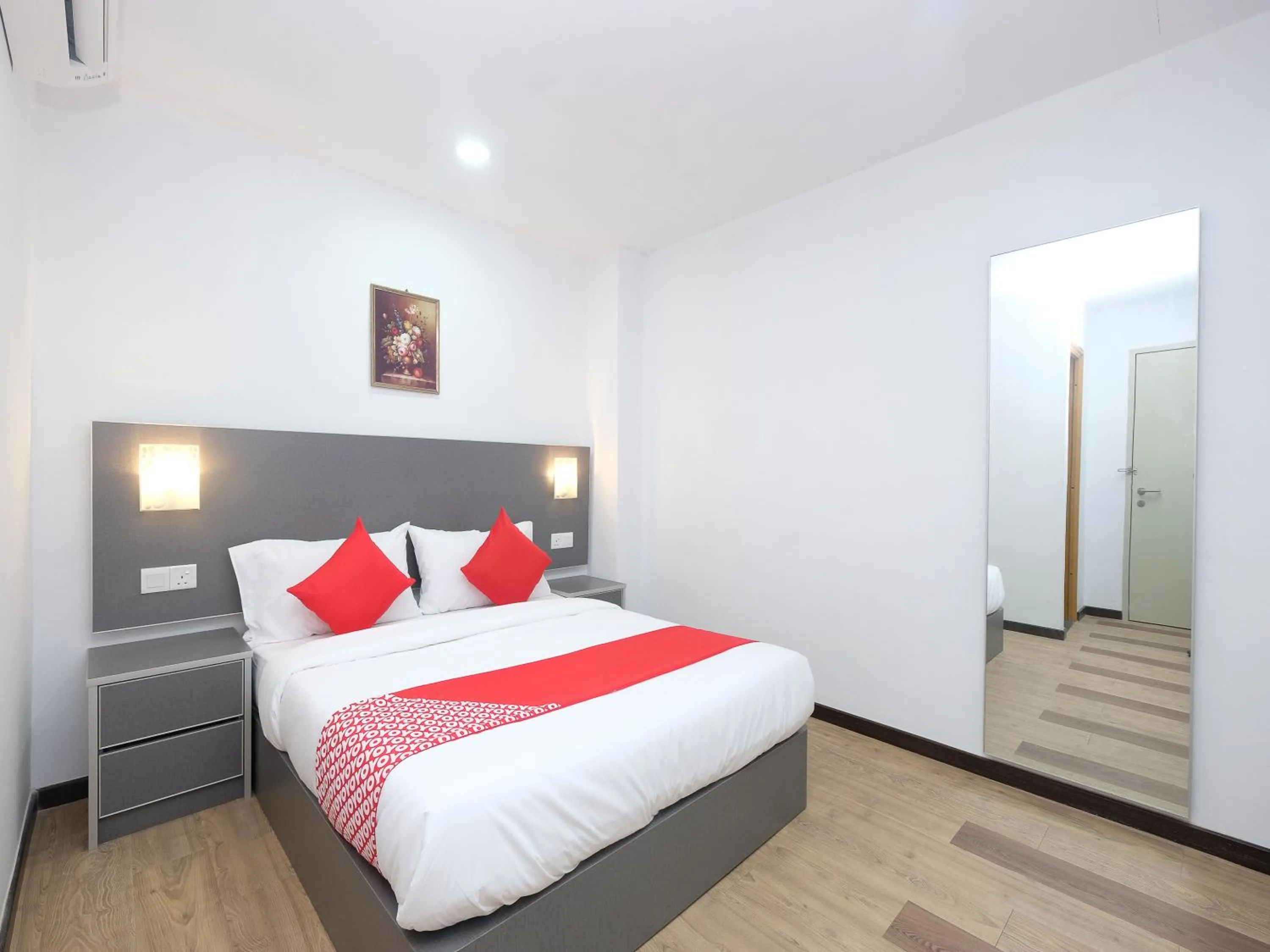 Bedroom, Bed in OYO 44043 First Garden Hotel