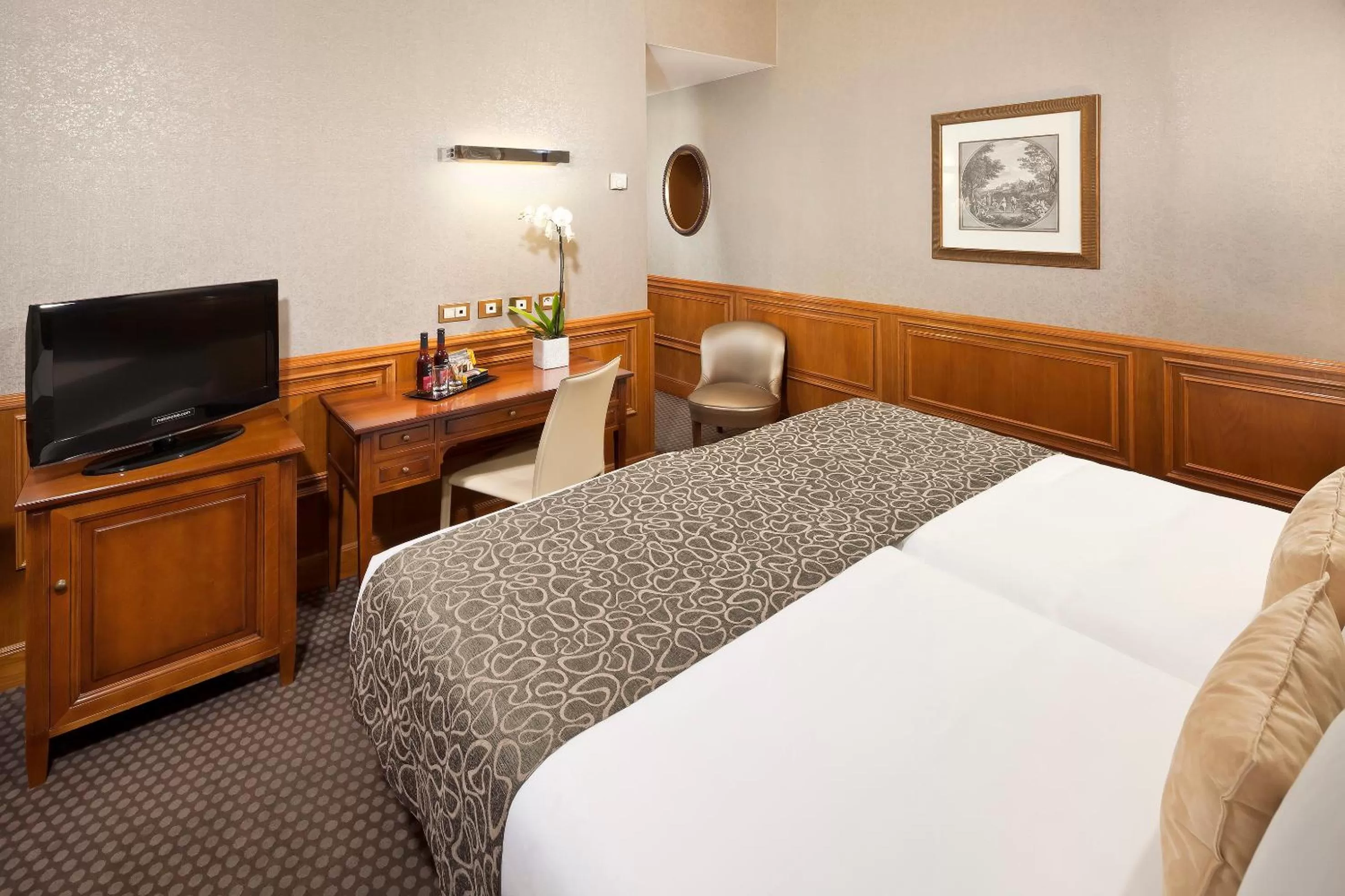 Bedroom, Bed in Meliá Paris Vendôme