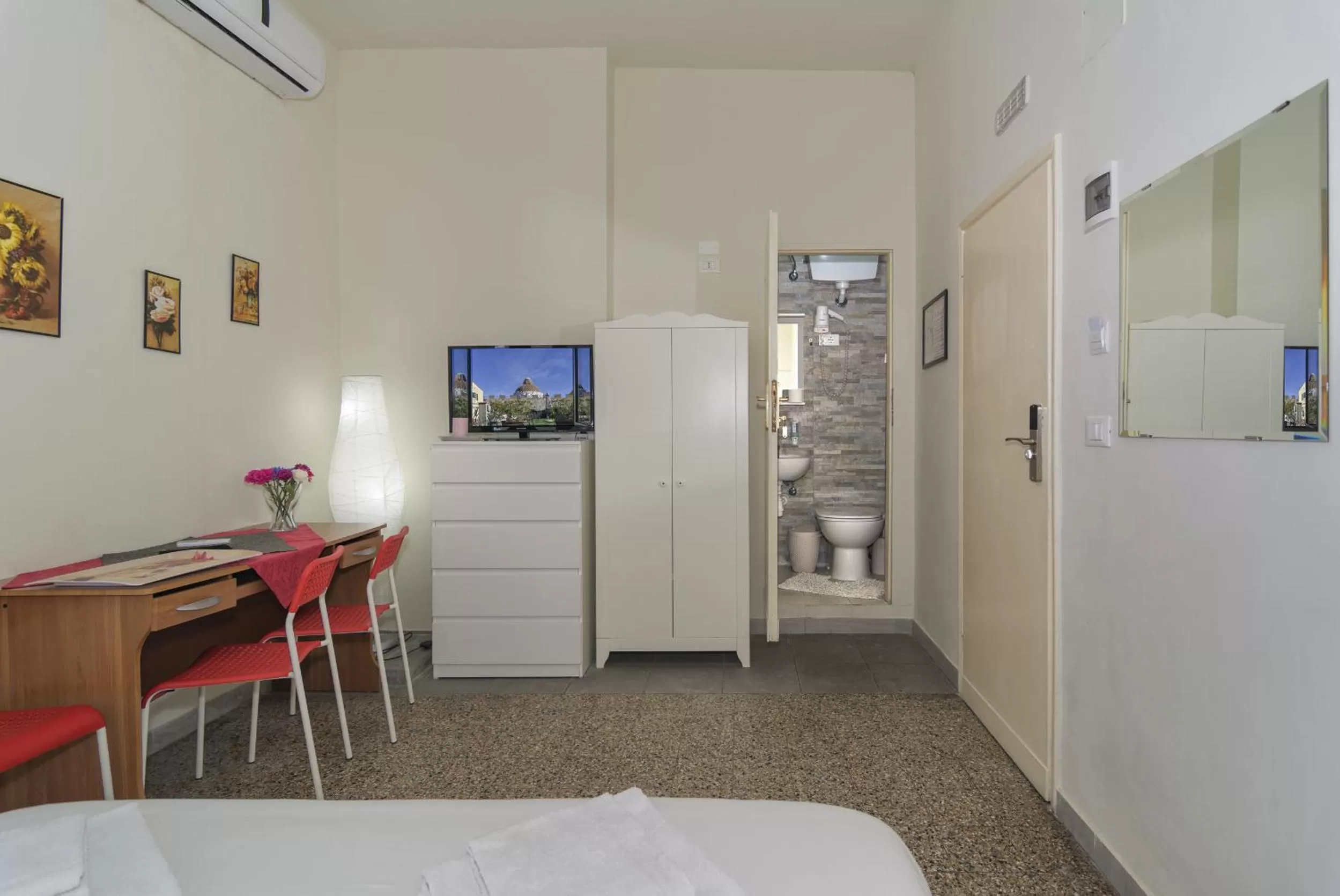 Photo of the whole room in Aliante B&B