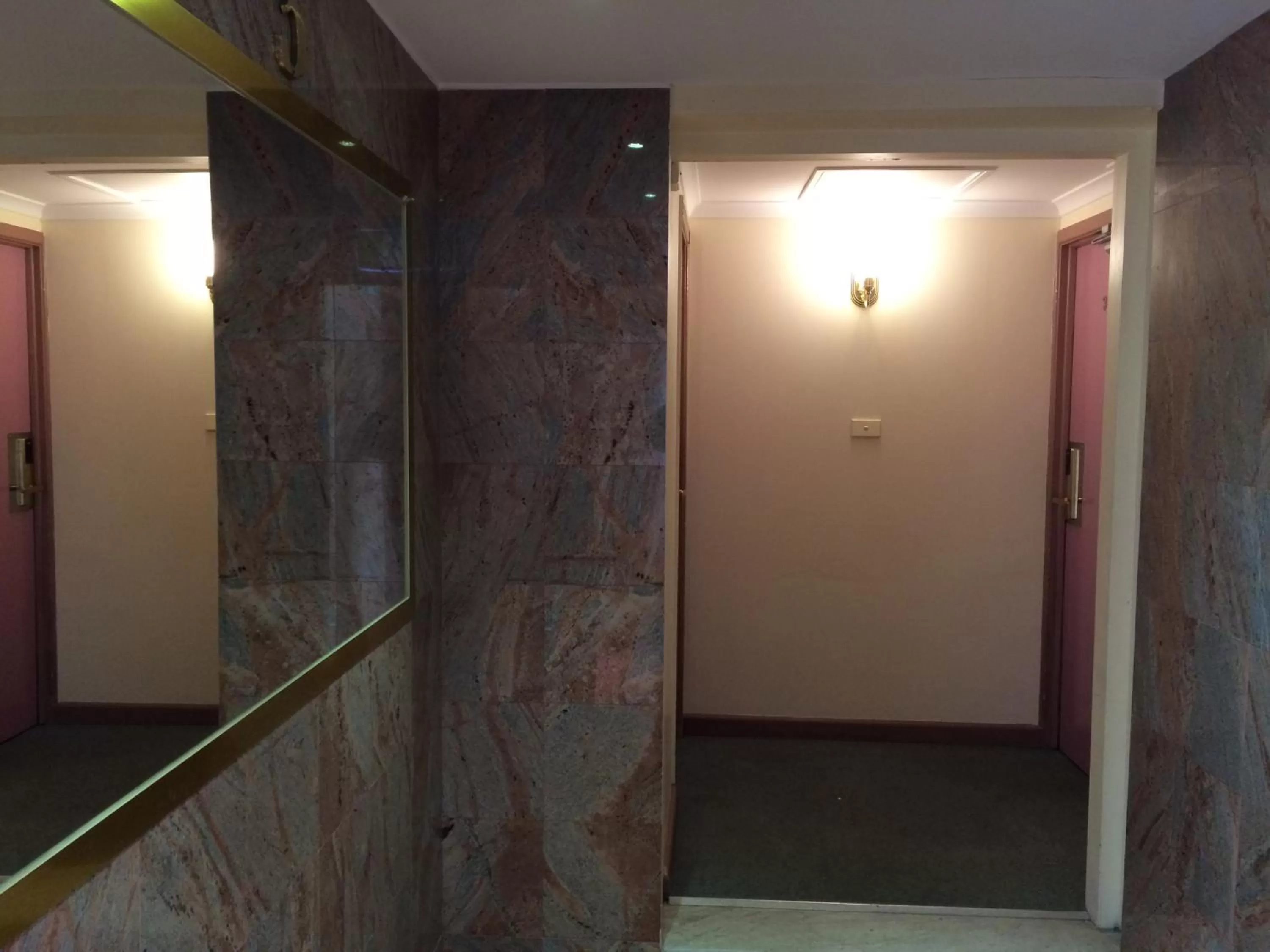 Property building in Edgecliff Lodge Motel