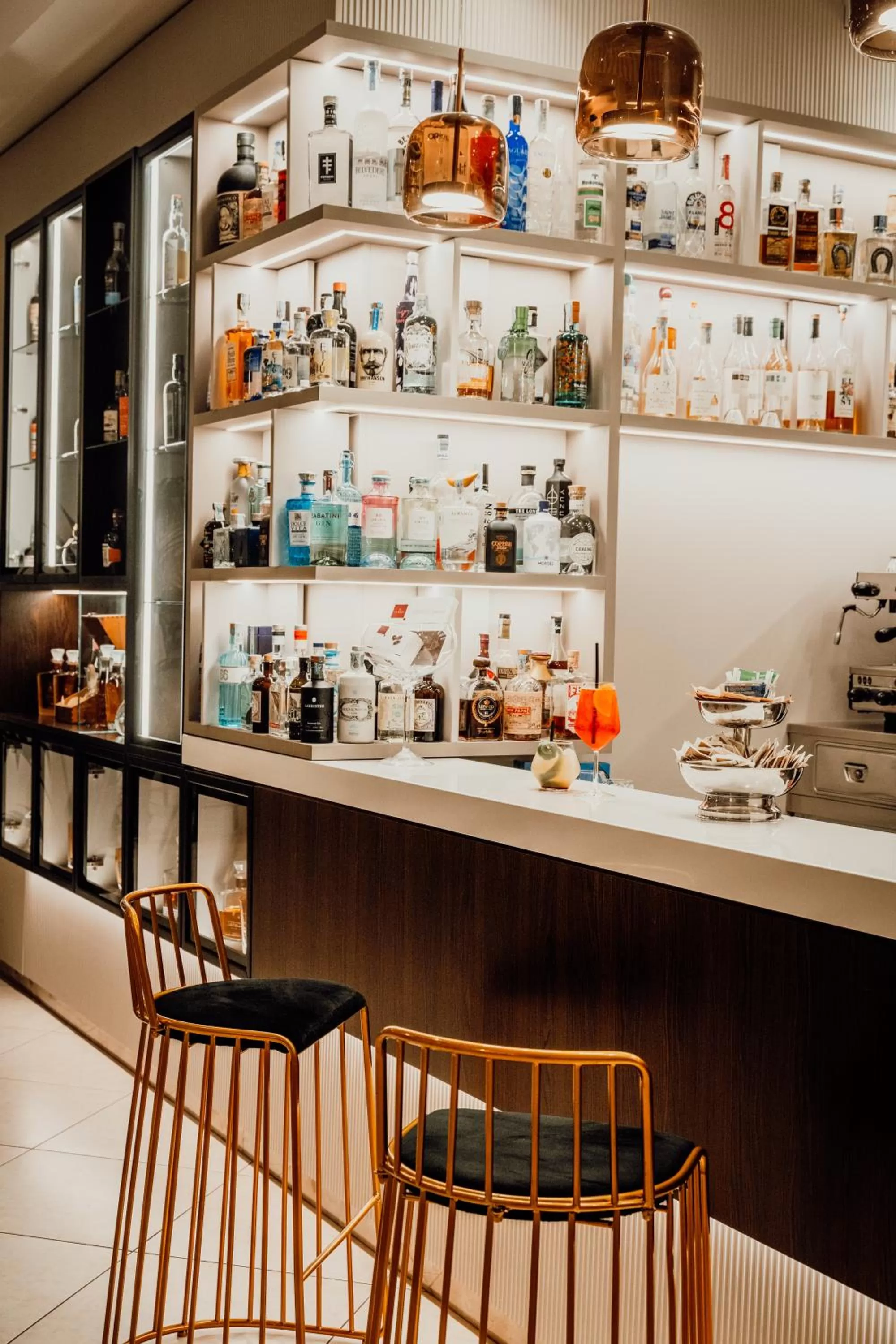 Restaurant/places to eat in Hotel Falli