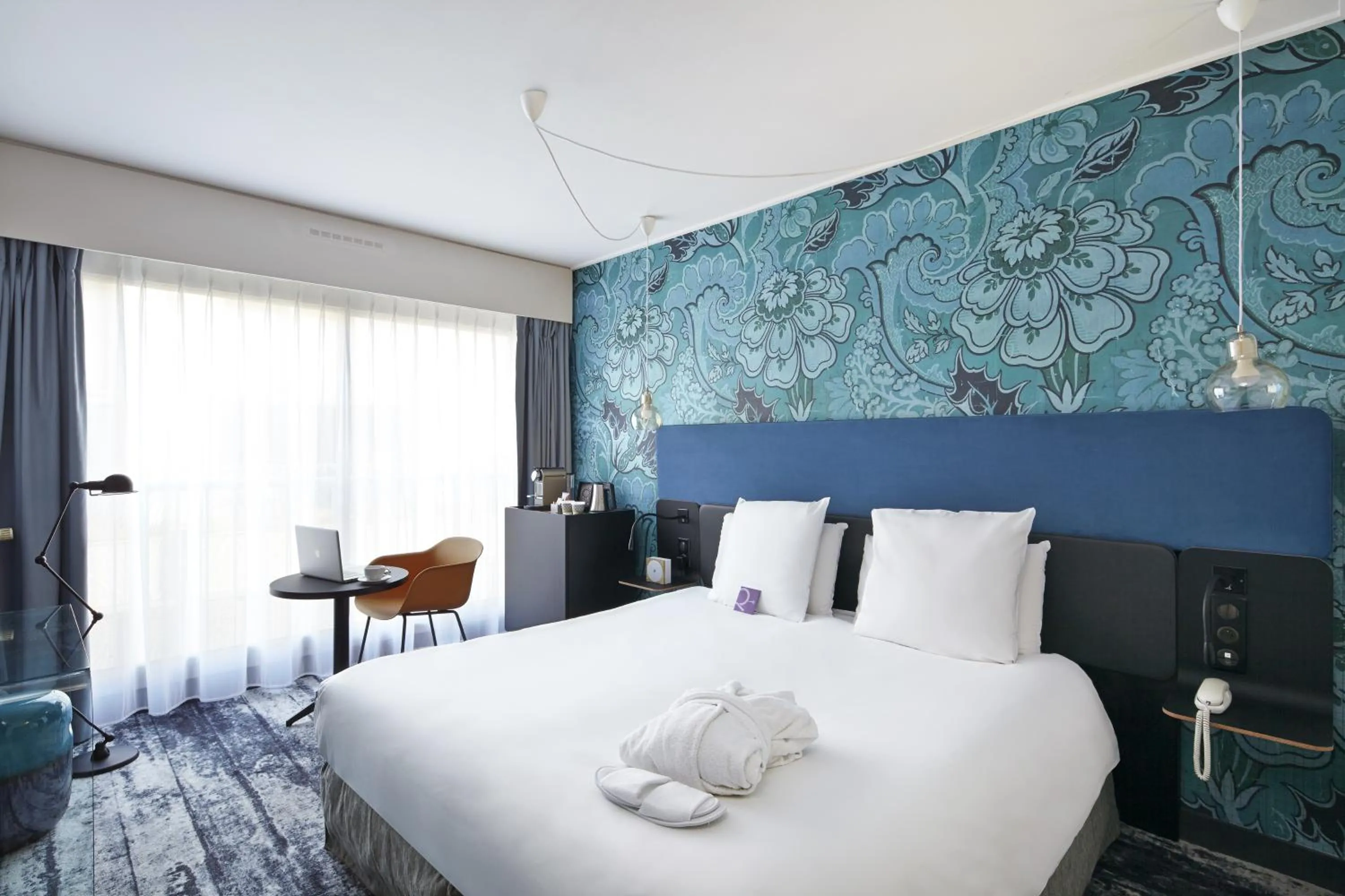 Coffee/tea facilities, Bed in Mercure Paris Bastille Saint Antoine