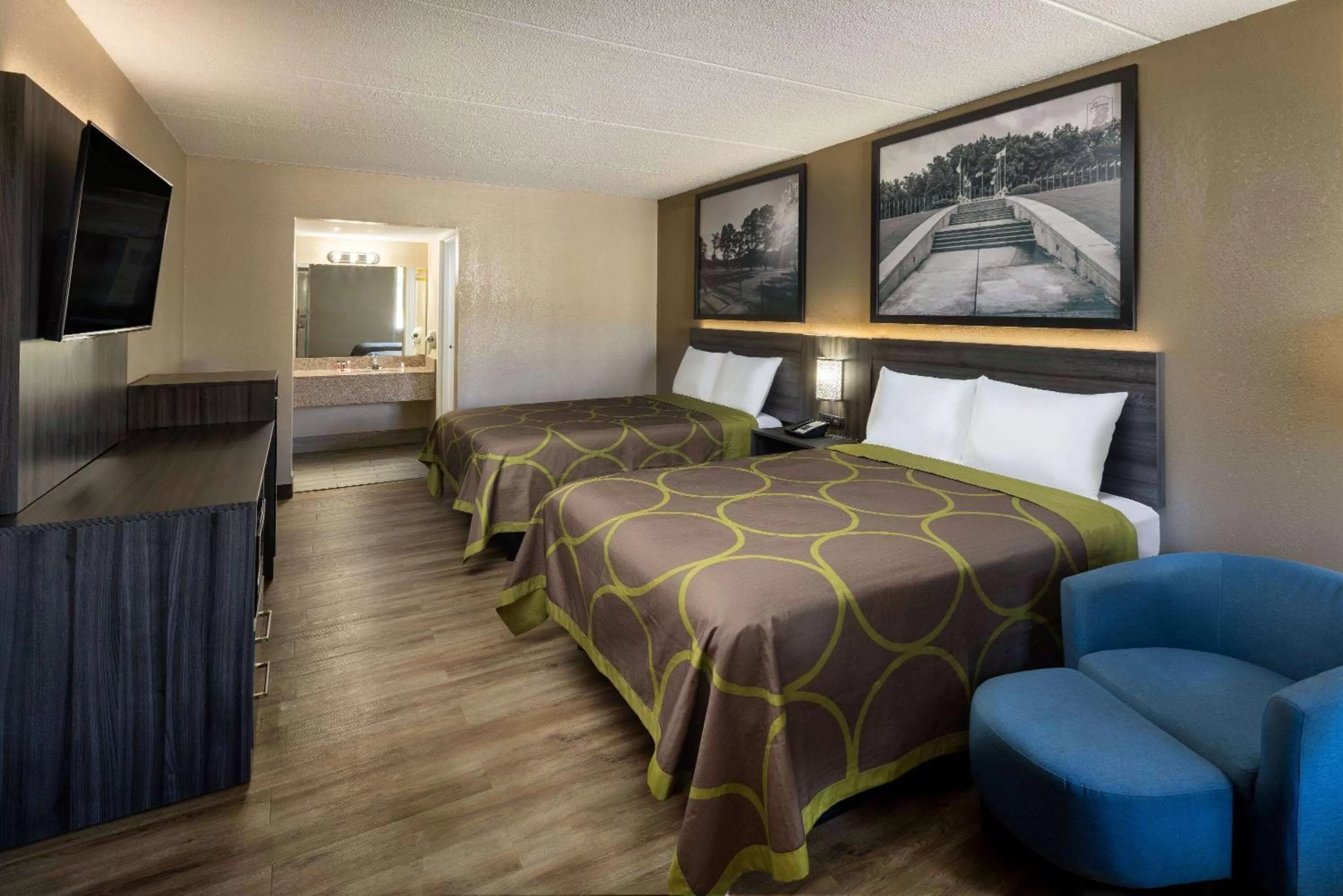 Photo of the whole room, Bed in Super 8 by Wyndham McDonough GA