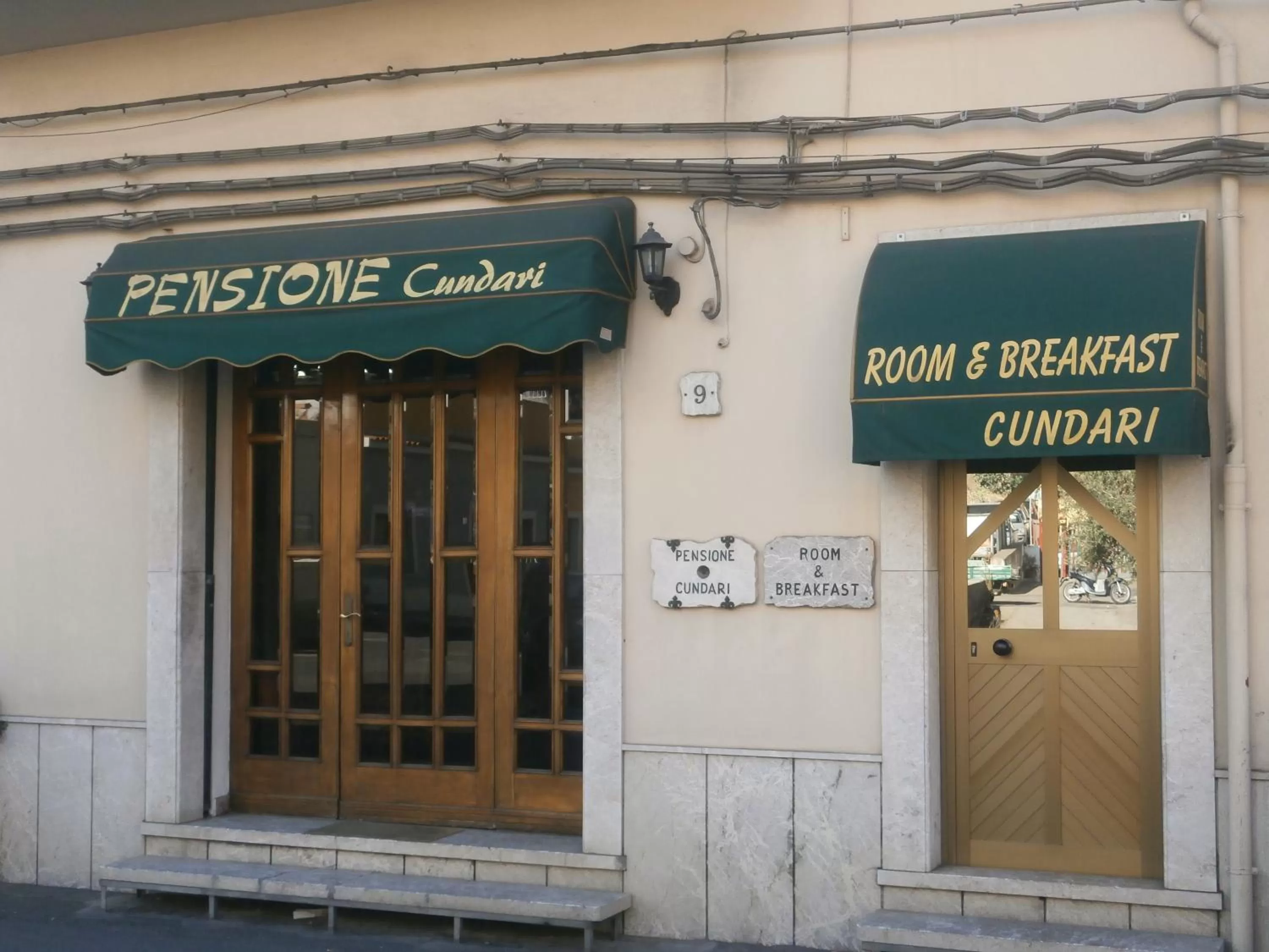 Facade/entrance in Hotel Pensione Cundari