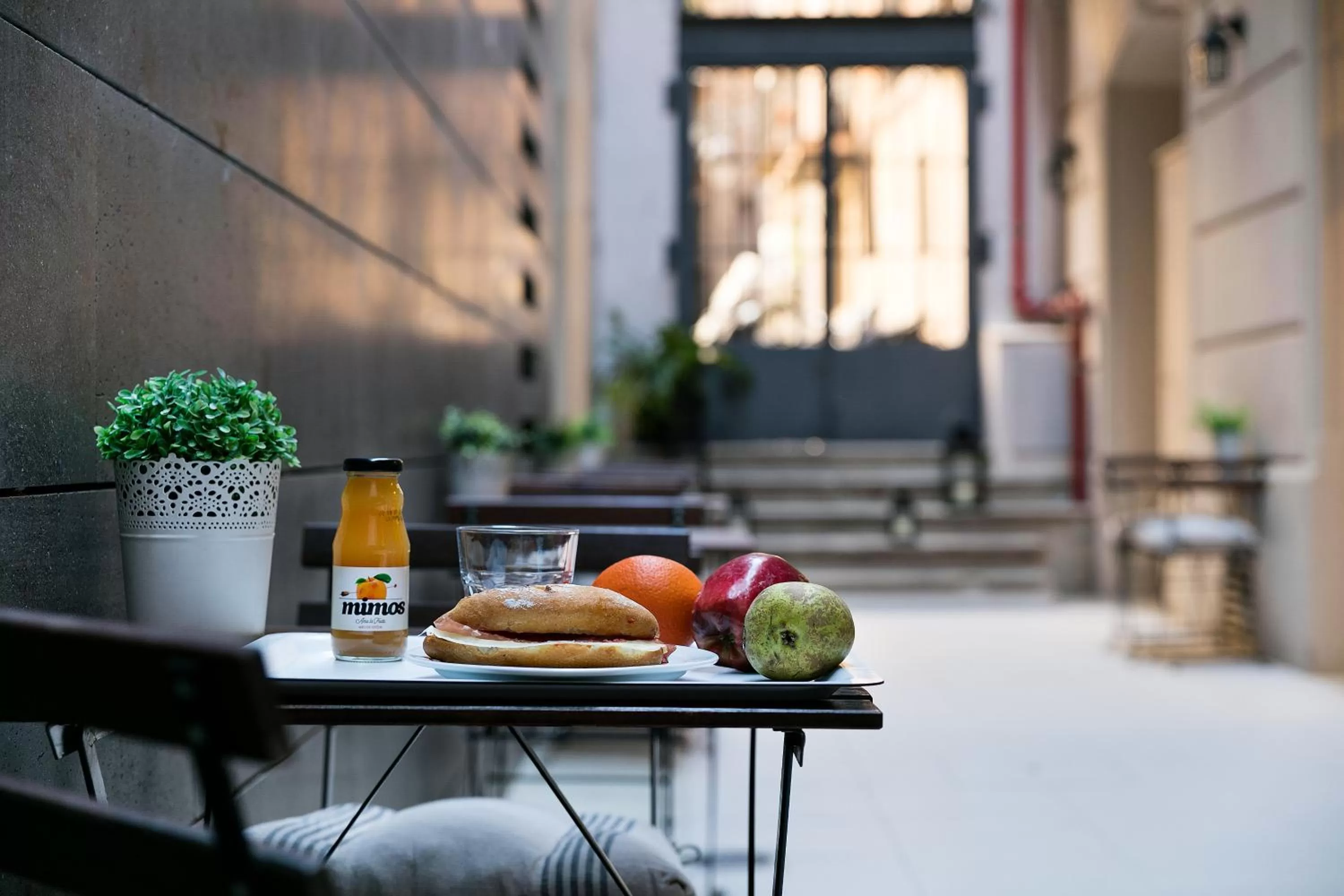 Food and drinks in Hotel Condal