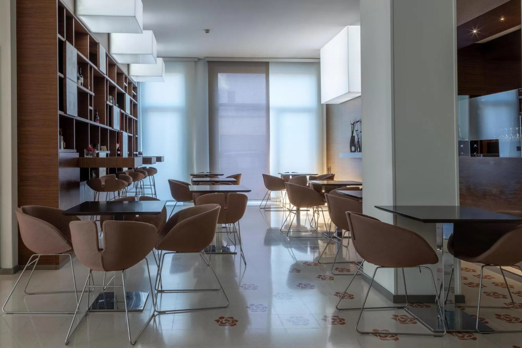 Restaurant/places to eat in Eos Hotel