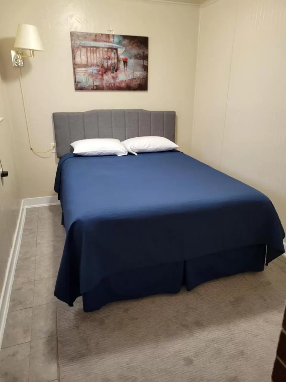 Bedroom, Bed in Husker Inn