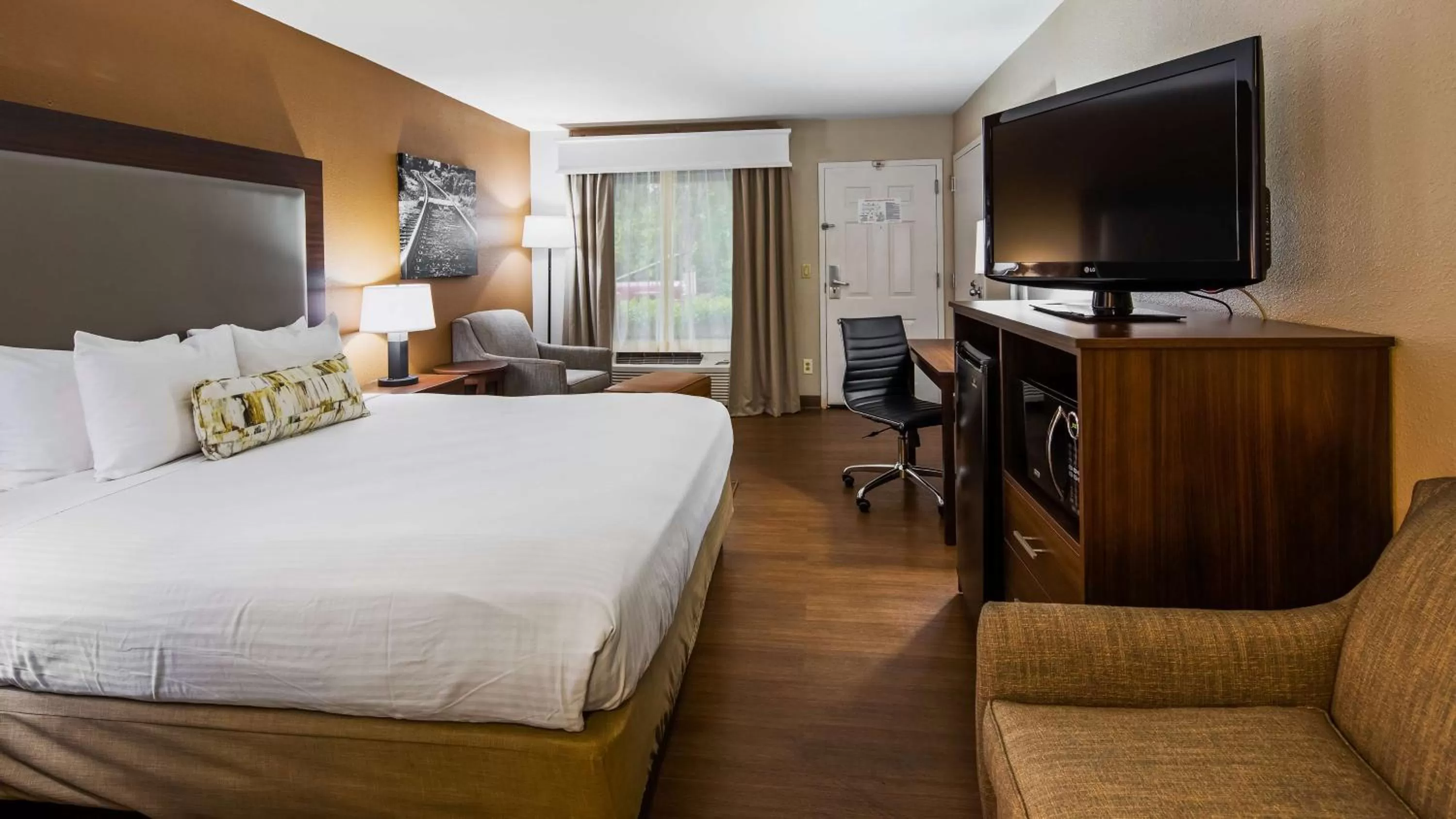 Photo of the whole room, Bed in Best Western Shenandoah Inn