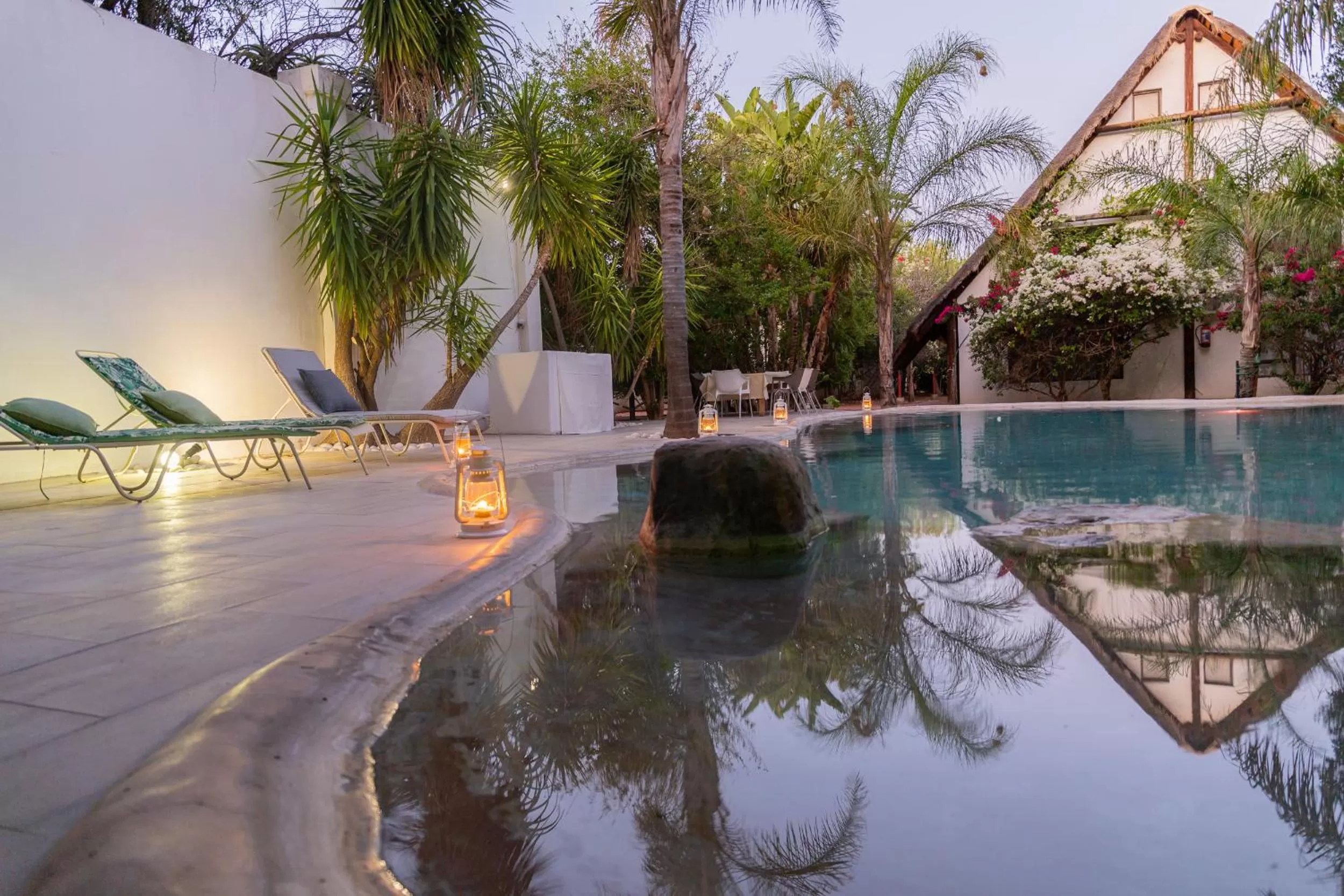 Swimming pool in Out of Africa Town Lodge