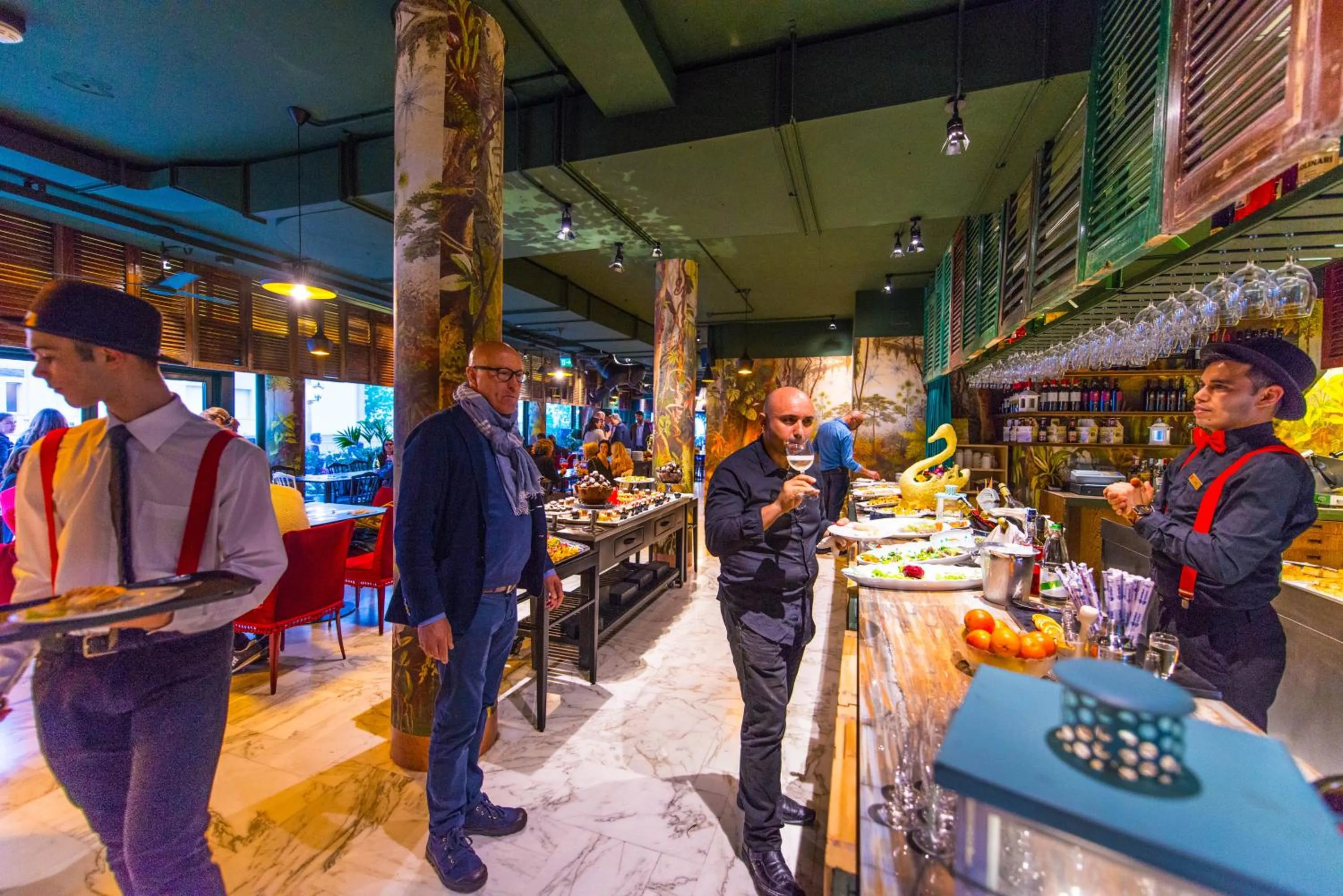 Restaurant/places to eat in Admiral Art Hotel