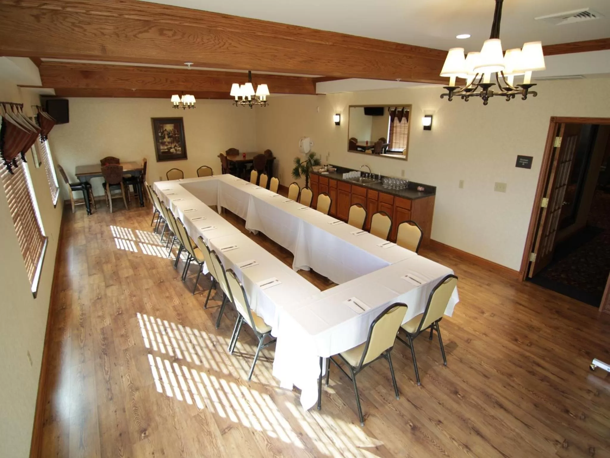 Business facilities in Town & Country Inn and Suites