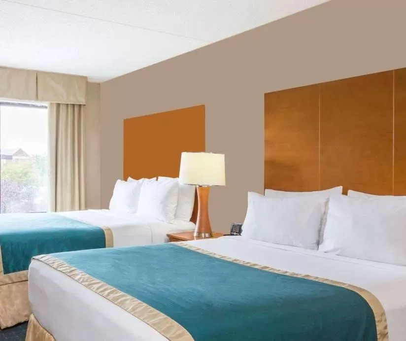 Bedroom, Bed in Wingate by Wyndham Richmond Short Pump