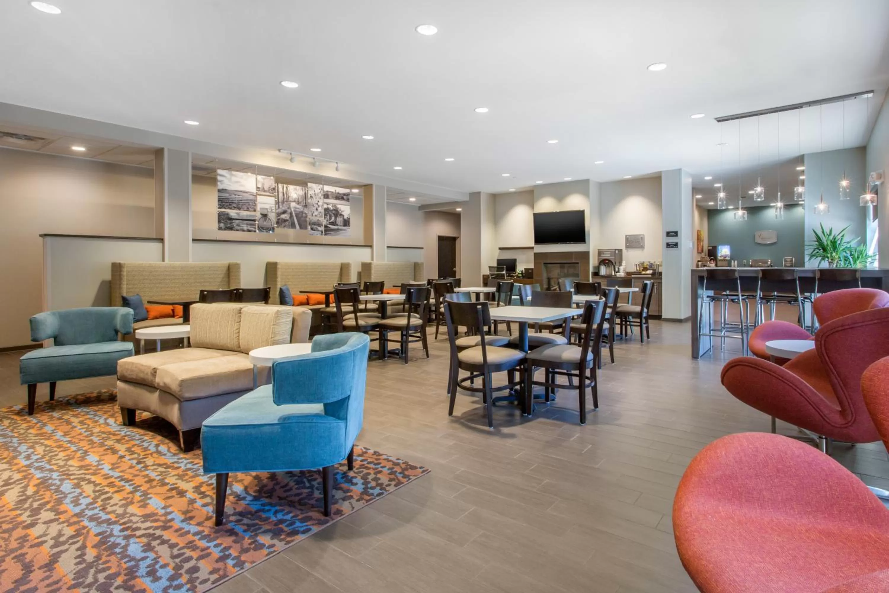 Communal lounge/ TV room in Sleep Inn & Suites Monroe - Woodbury