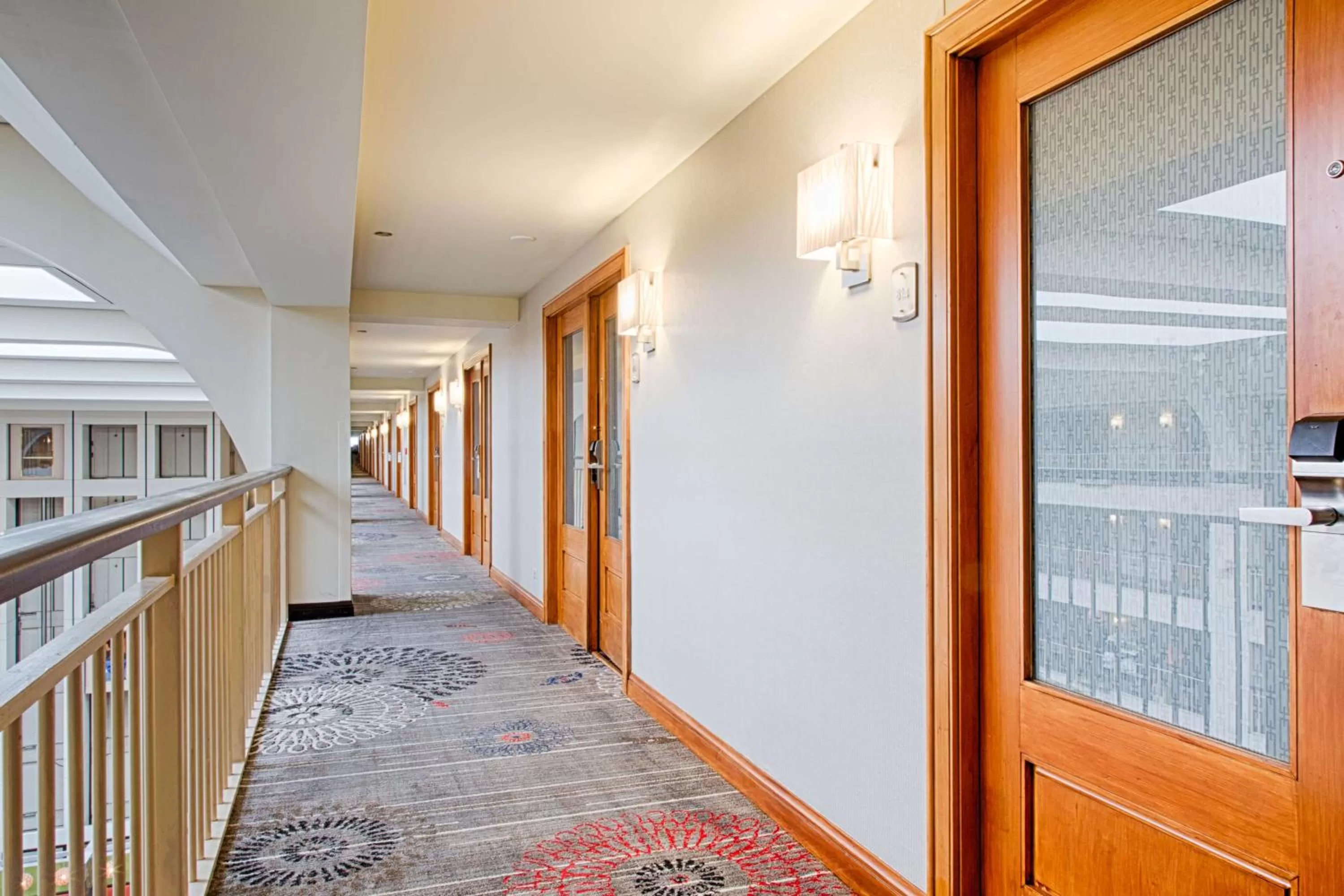 Lobby or reception in Embassy Suites by Hilton Chicago O'Hare Rosemont