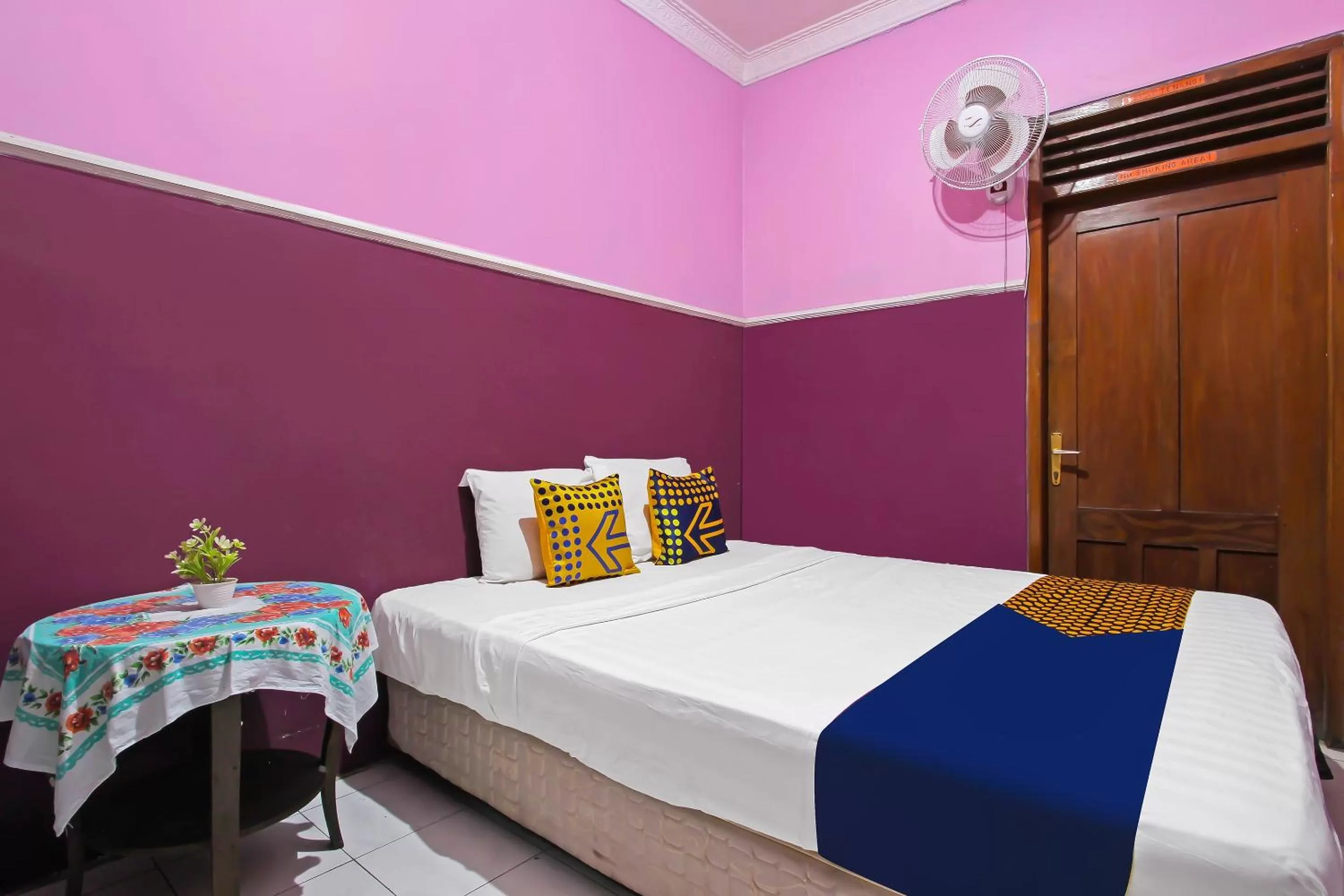 Budget Double Room in Rejeki Homestay Syariah Malioboro RedPartner