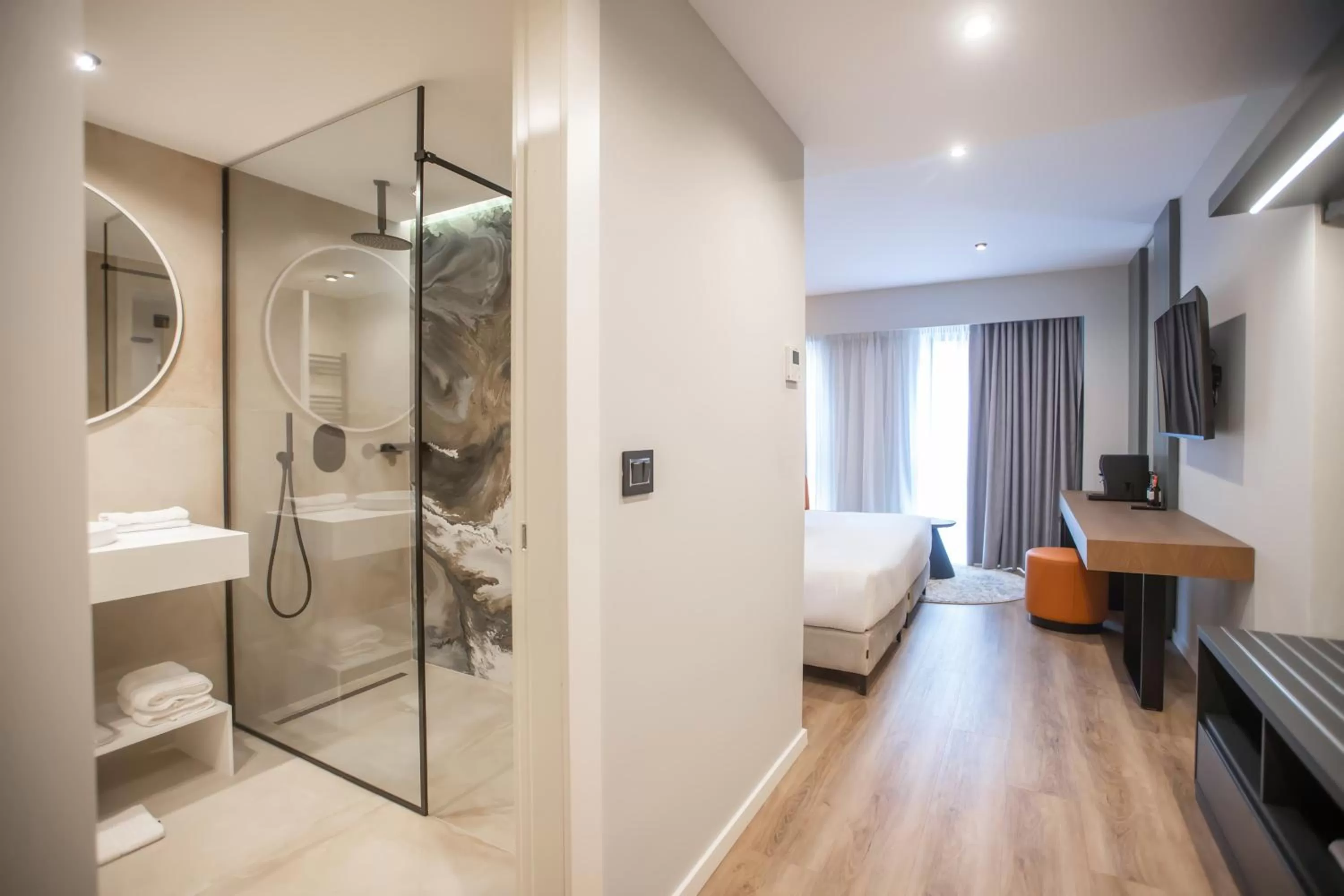 Balcony/Terrace, Bed in Hotel Elisa Tirana, Affiliated by Meliá