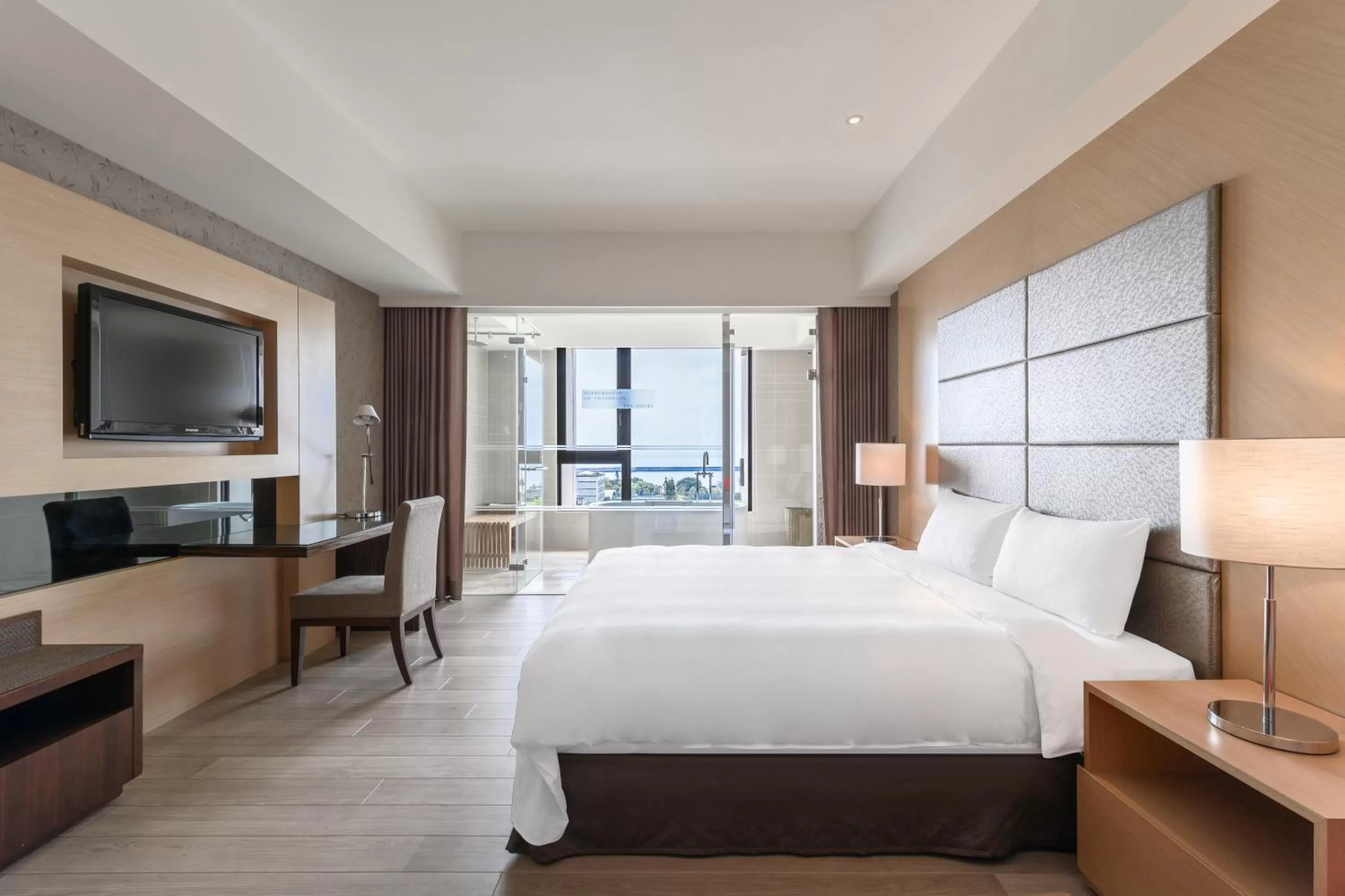 Premier King Room with Ocean View in Lakeshore Hotel Hualien