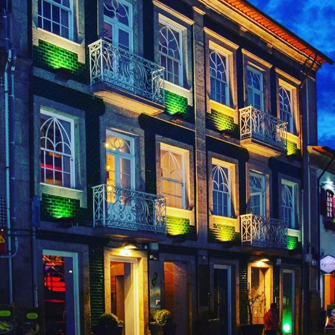 Property Building in 8 VILLAS Hotel & Bistrô