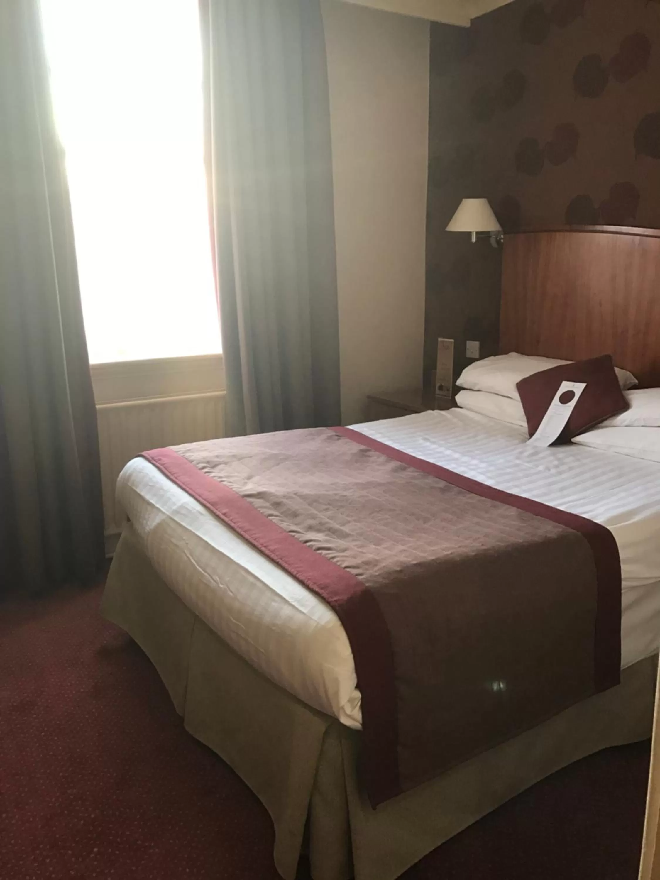 Bedroom, Bed in Crown & Mitre Hotel