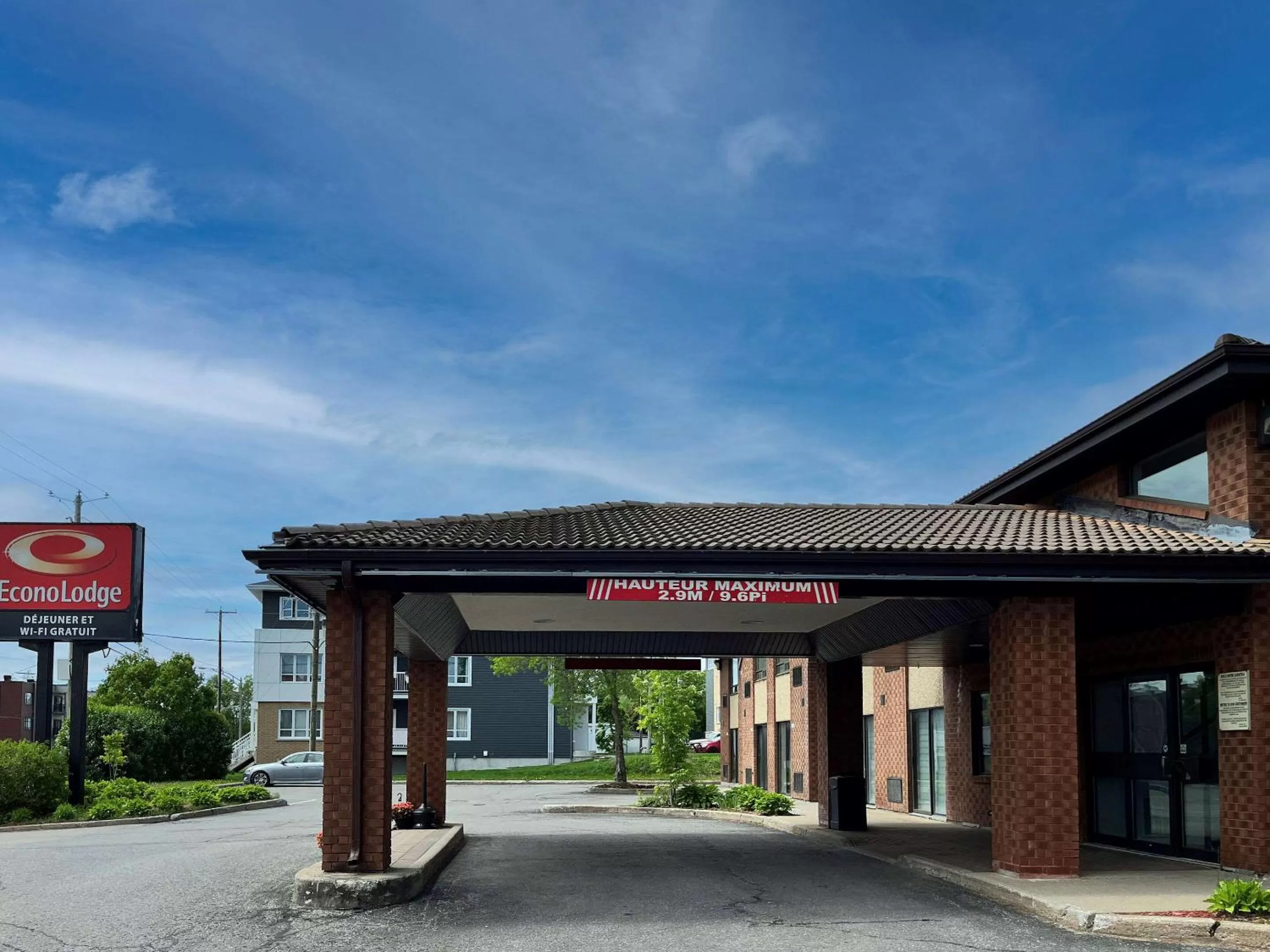 Property building in Econo Lodge Airport Quebec