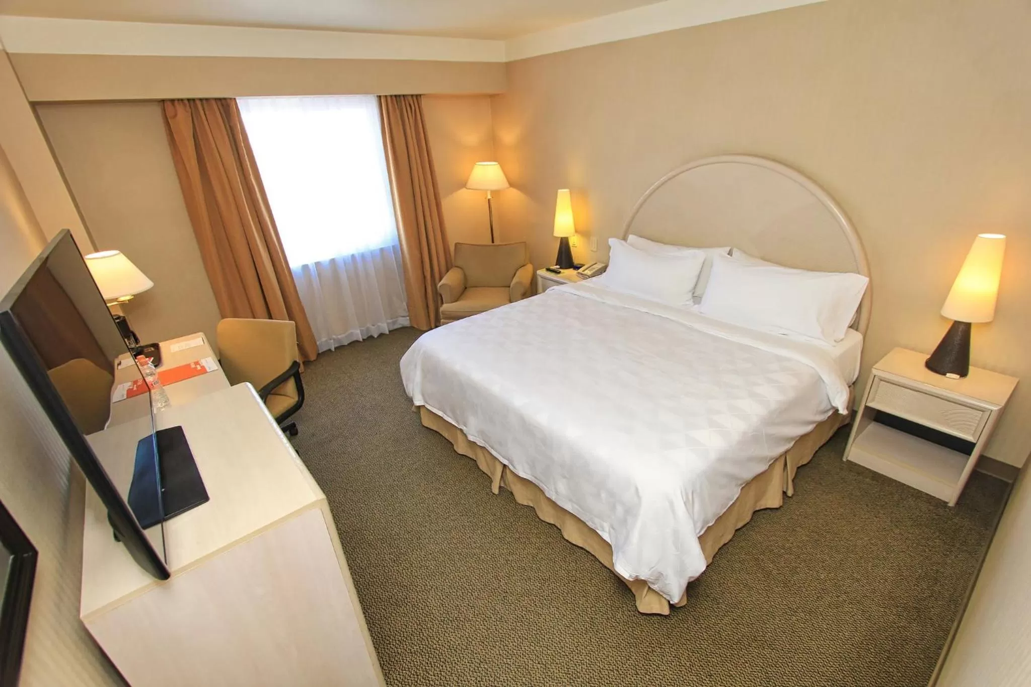 Photo of the whole room, Bed in Holiday Inn Leon-Convention Center by IHG
