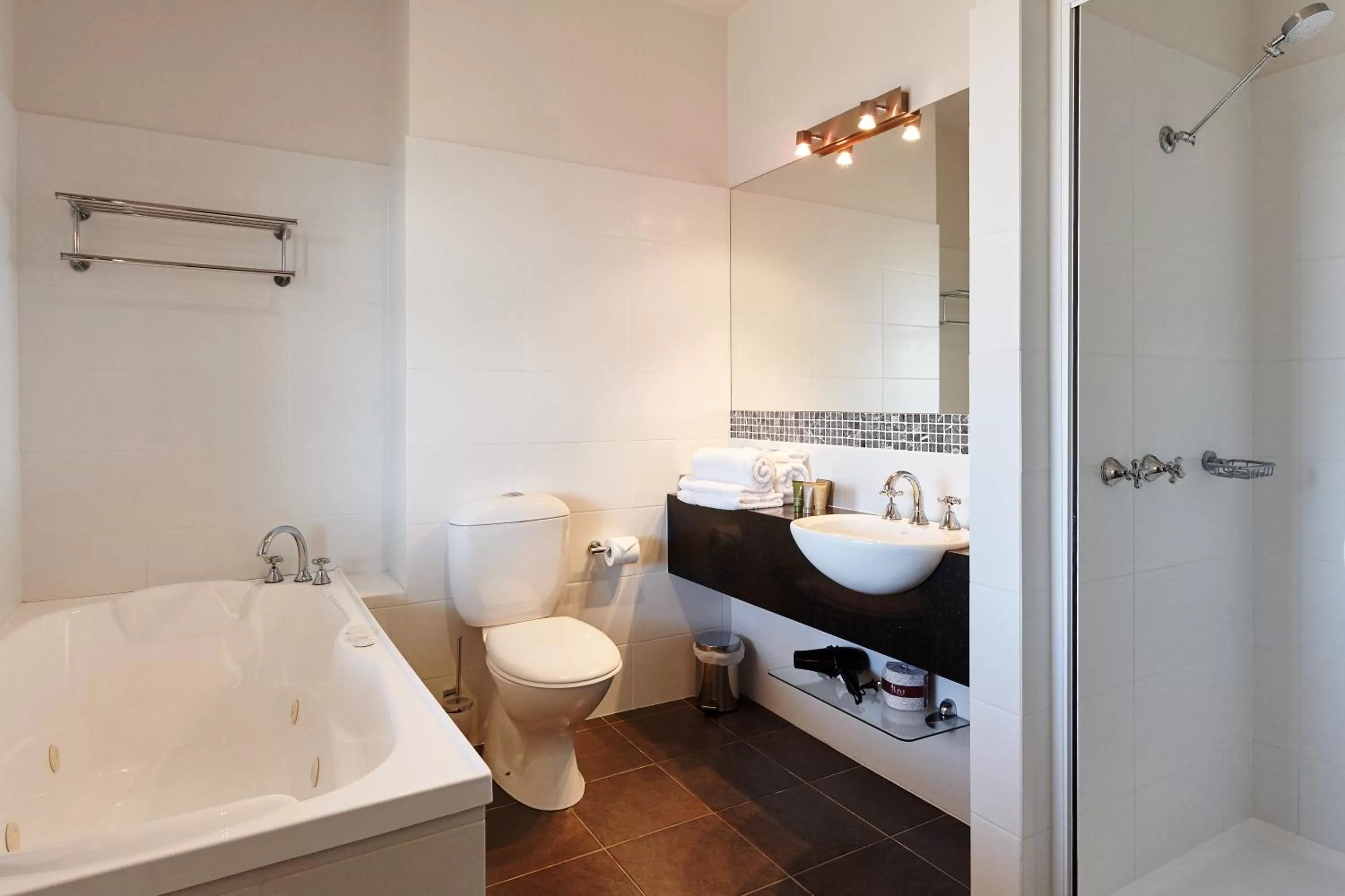 Bathroom in Auldington Hotel