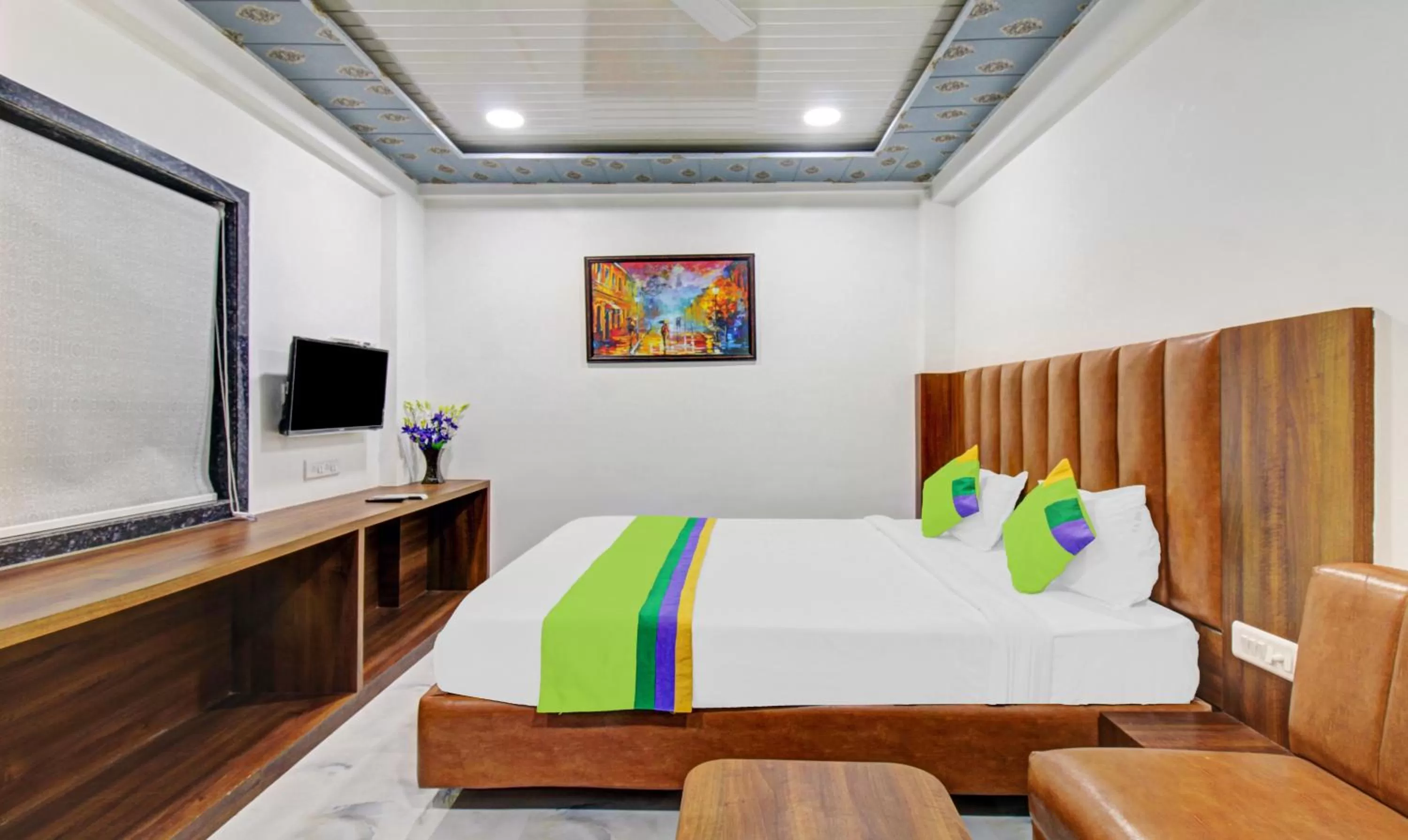 Bedroom, Bed in Treebo Hotel Rk Inn, Railway Station