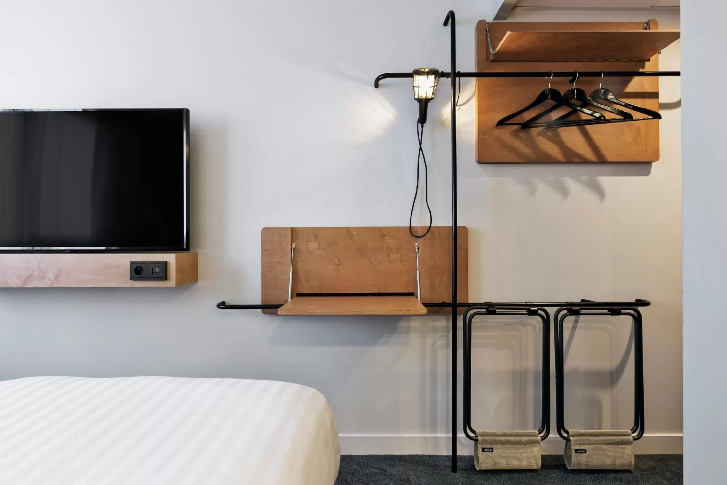 TV and multimedia, Bed in Moxy Paris Bastille