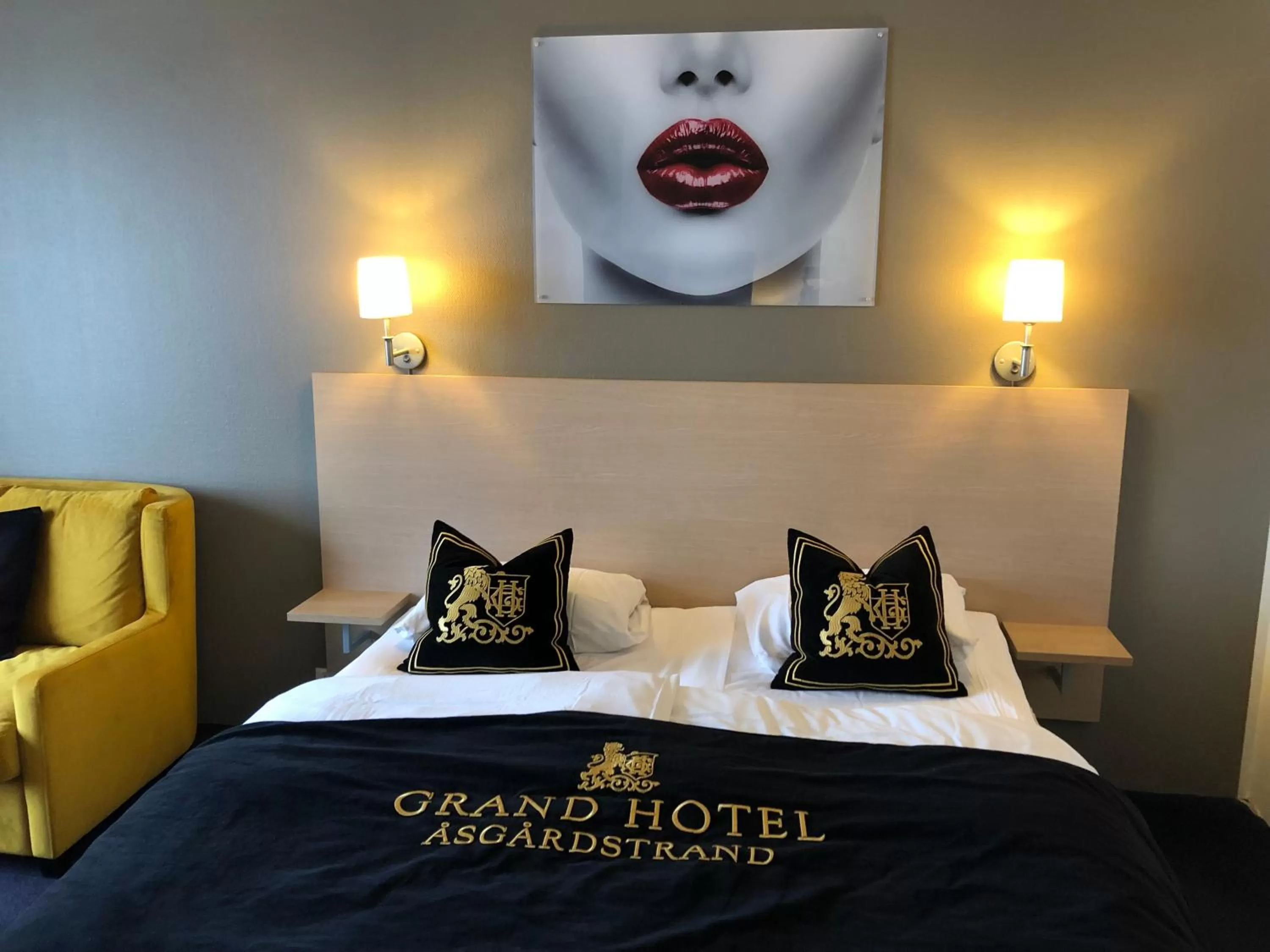 Photo of the whole room, Bed in Grand Hotel Åsgårdstrand - Unike Hoteller