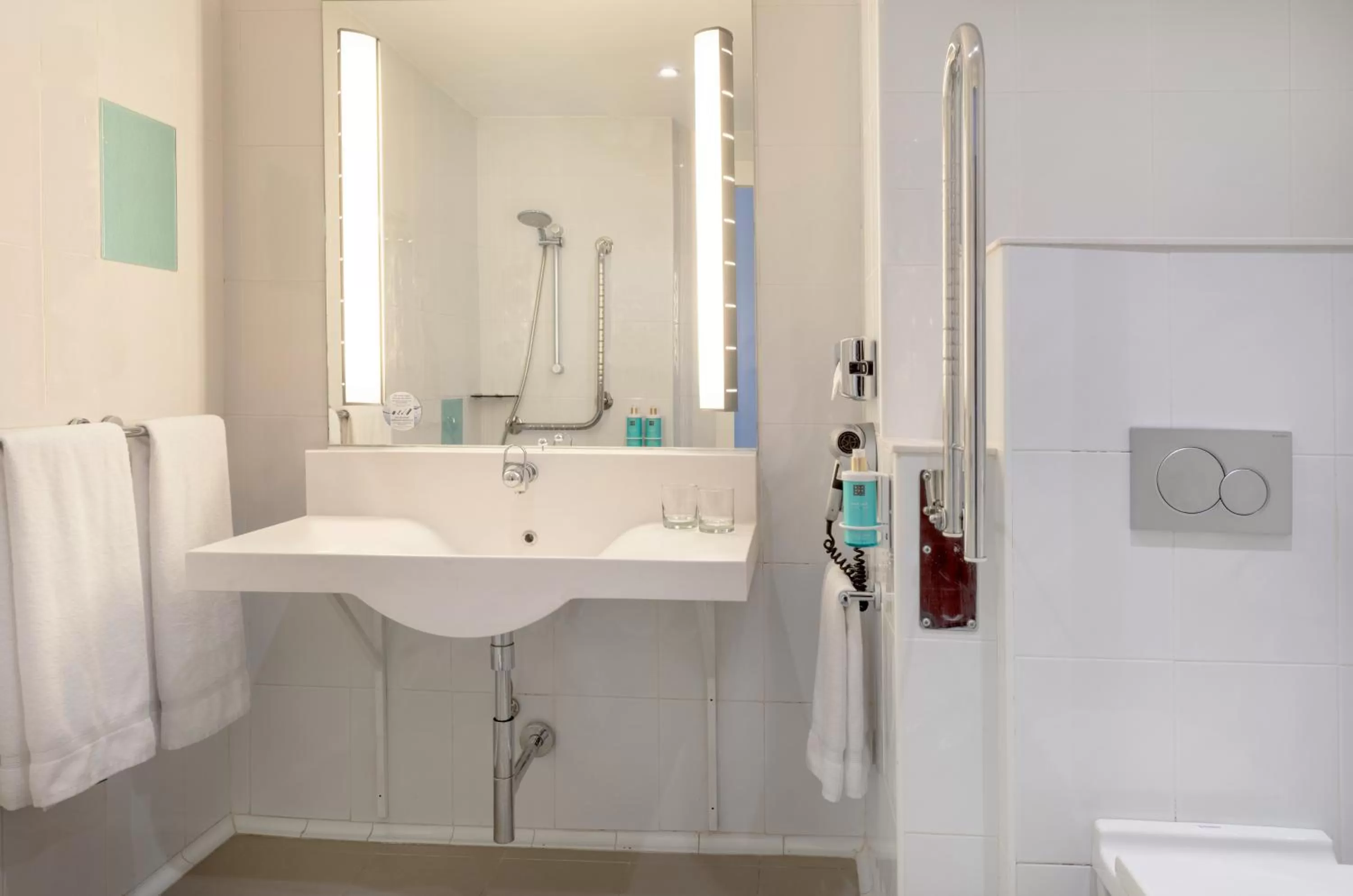 Bathroom in Novotel Campo De Las Naciones