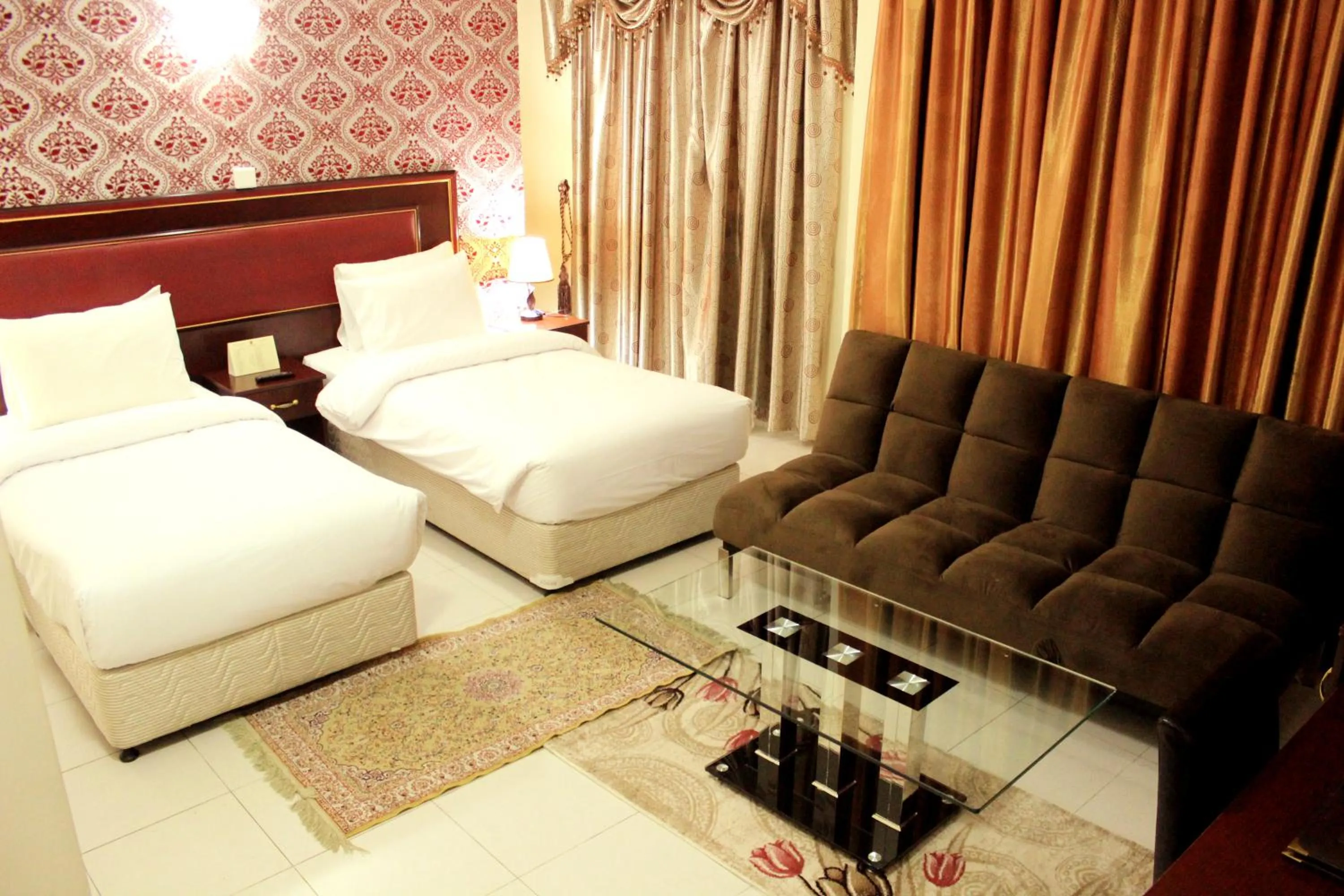 Bedroom, Bed in Montreal Naif Hotel