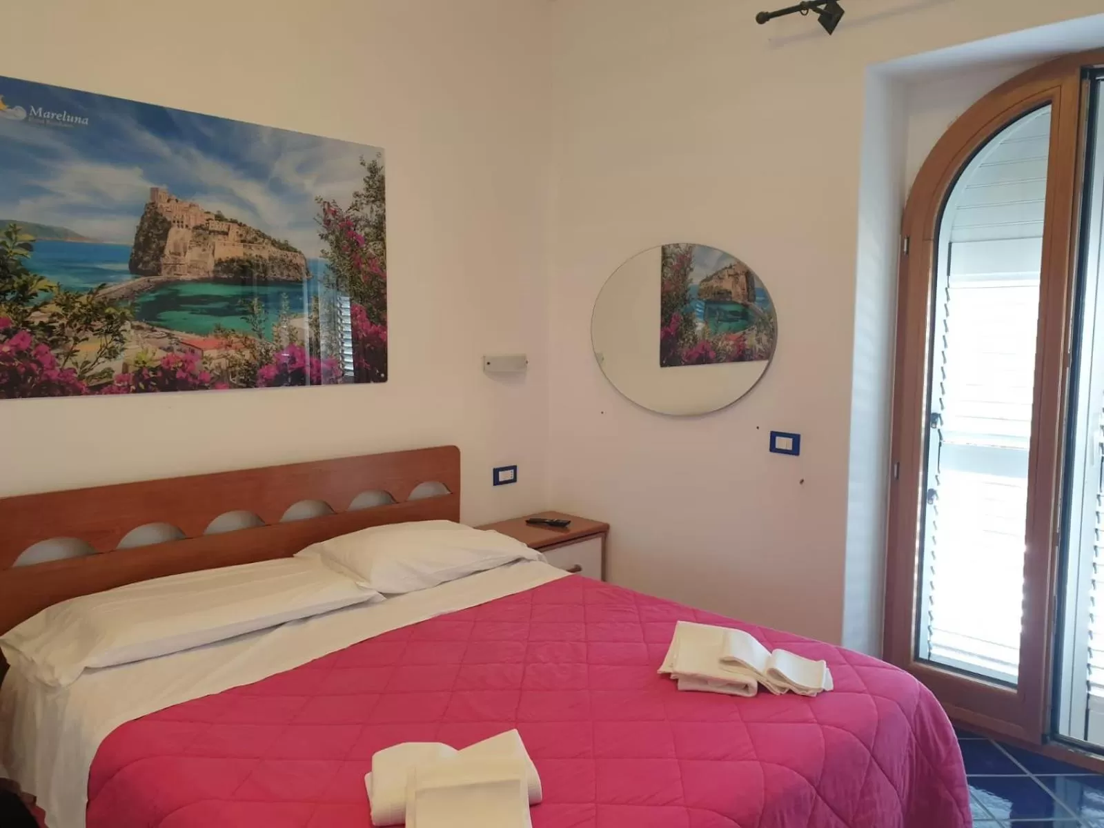 Photo of the whole room, Bed in Hotel Mareluna Ischia